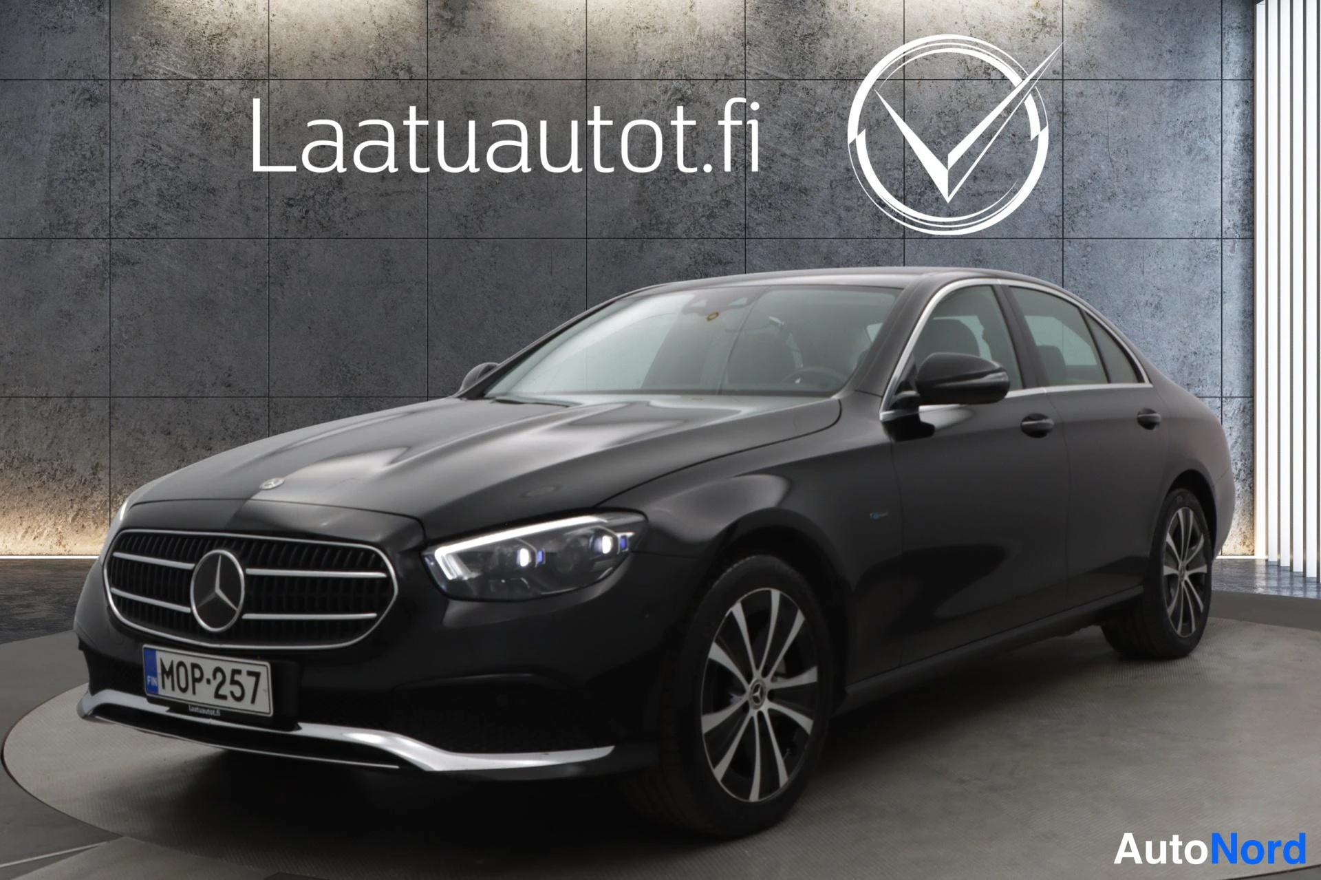 Musta Mercedes-Benz E 2021, kuva 33