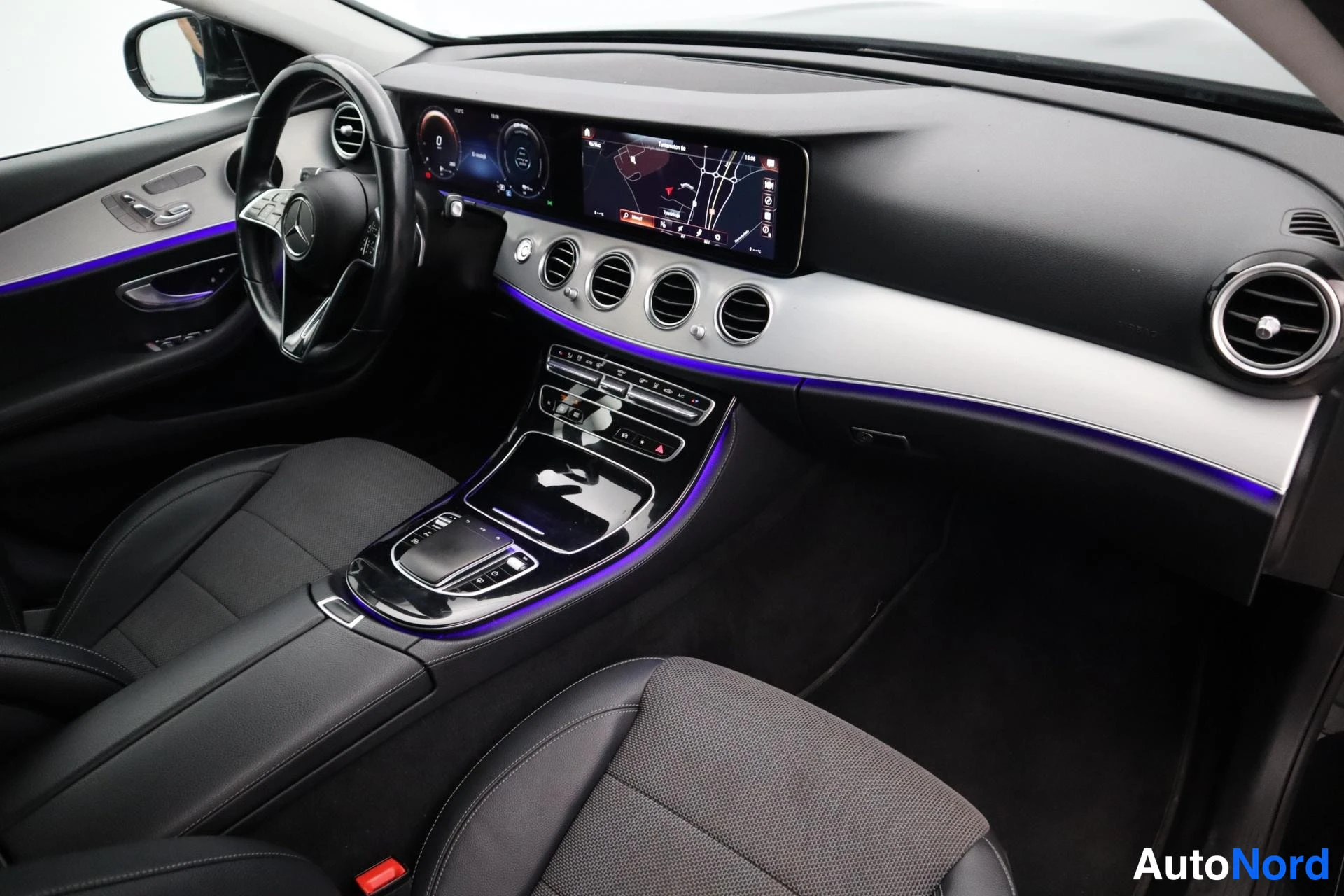 Musta Mercedes-Benz E 2021, kuva 8