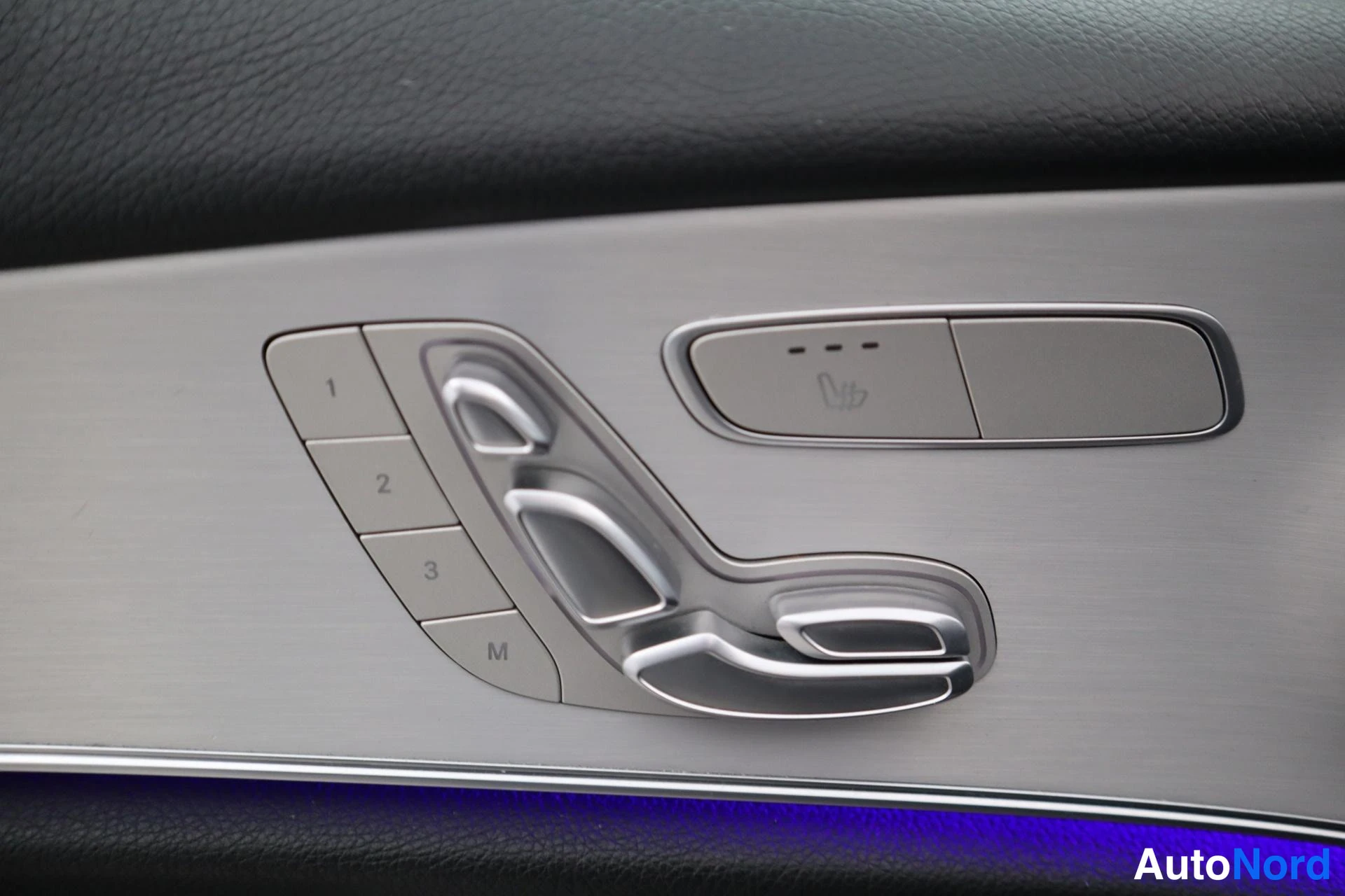 Musta Mercedes-Benz E 2021, kuva 12