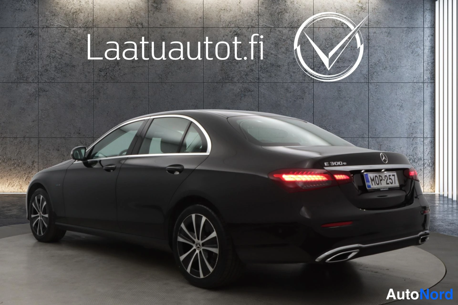 Musta Mercedes-Benz E 2021, kuva 35