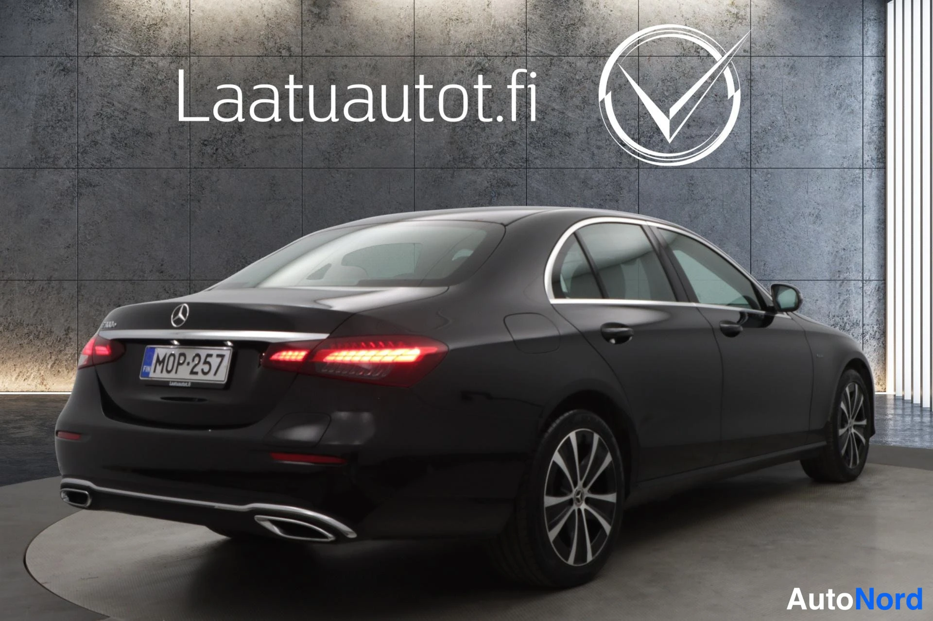 Musta Mercedes-Benz E 2021, kuva 36