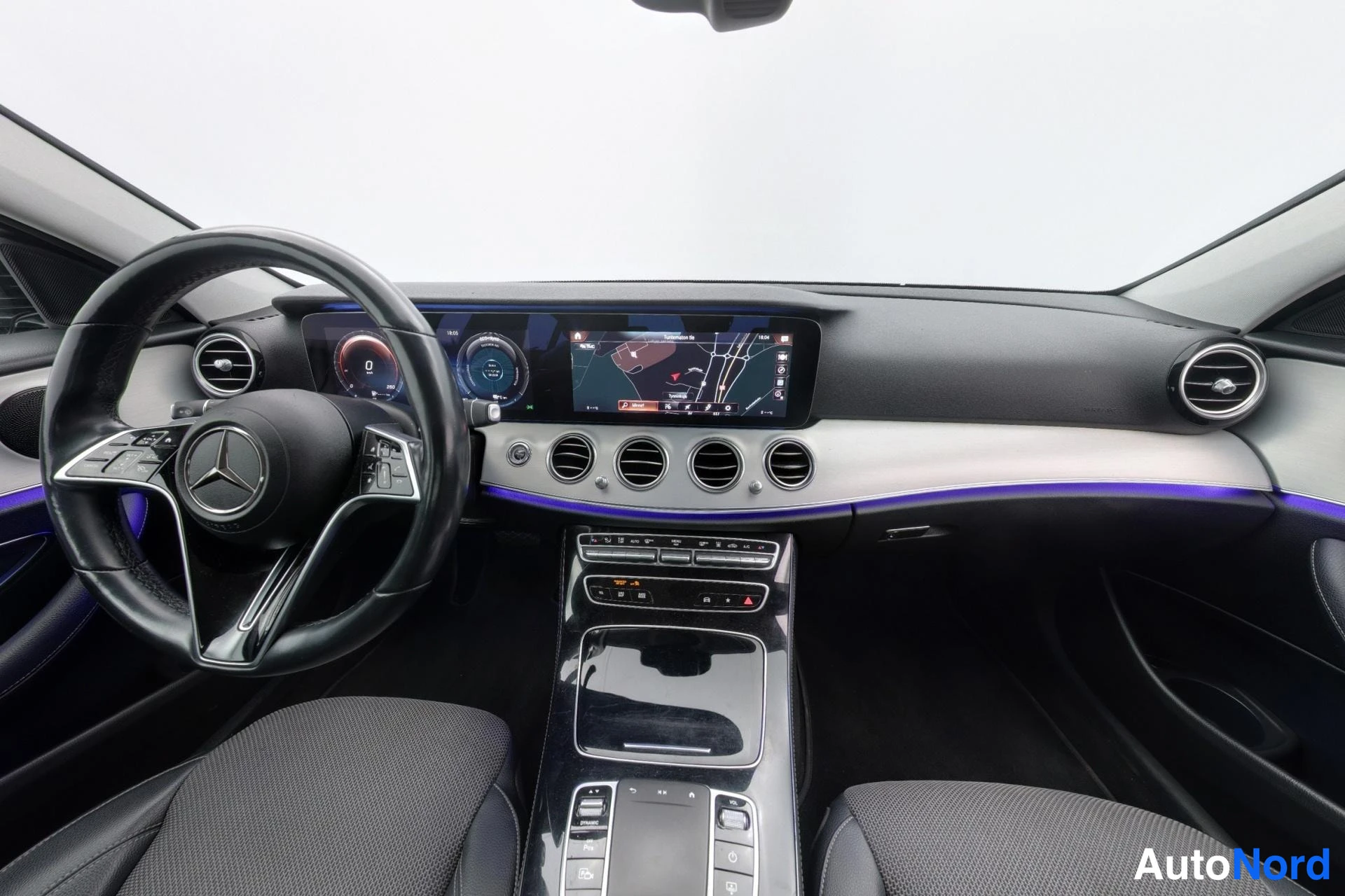 Musta Mercedes-Benz E 2021, kuva 4