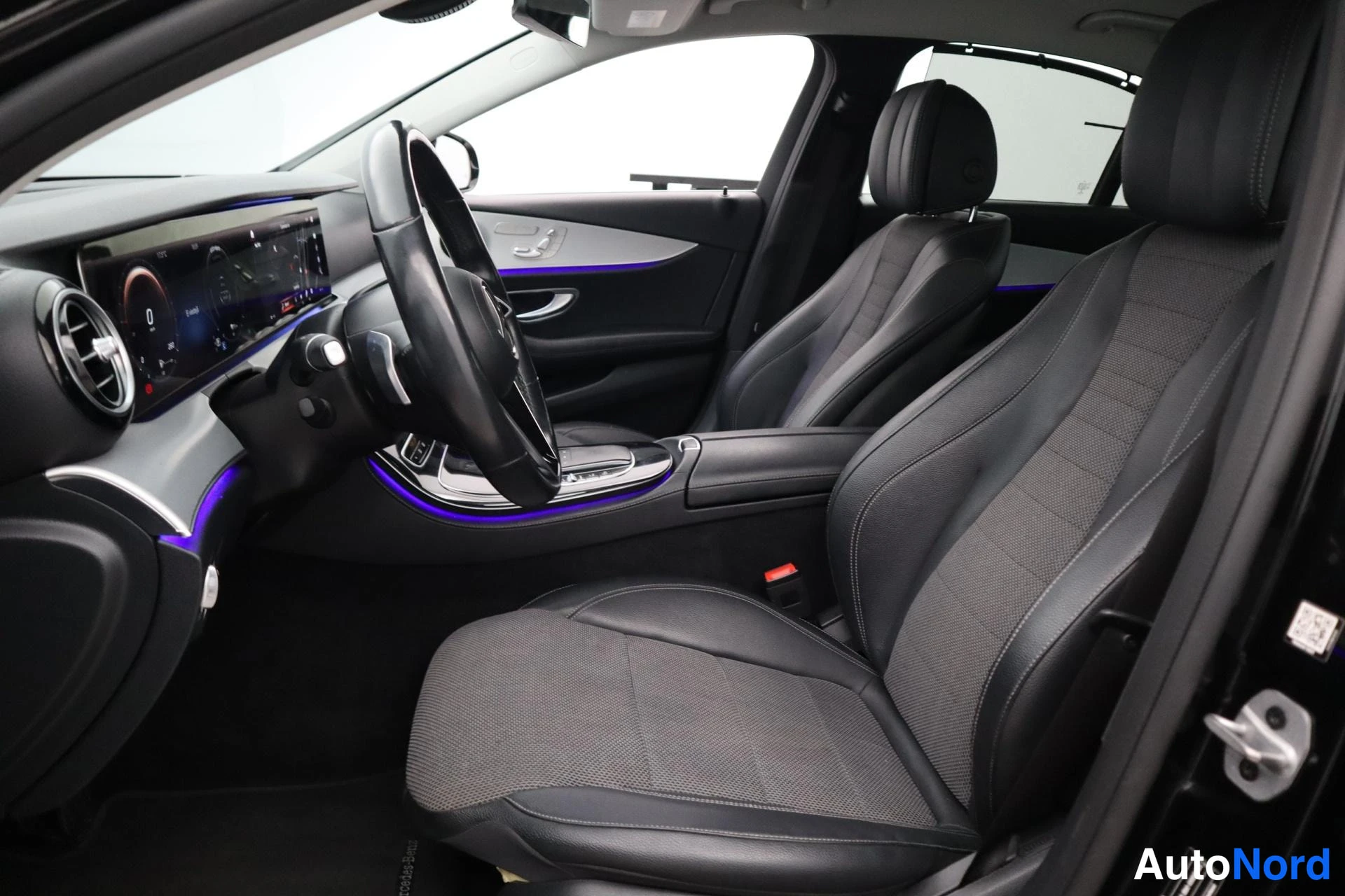 Musta Mercedes-Benz E 2021, kuva 7