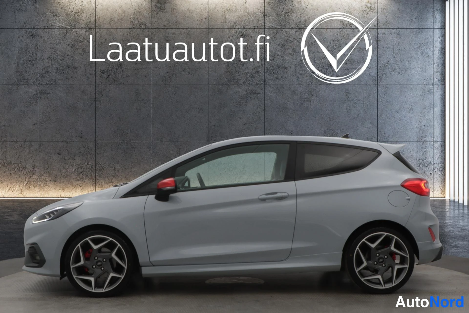 Harmaa Ford Fiesta 2019, sivulta, kuva 6
