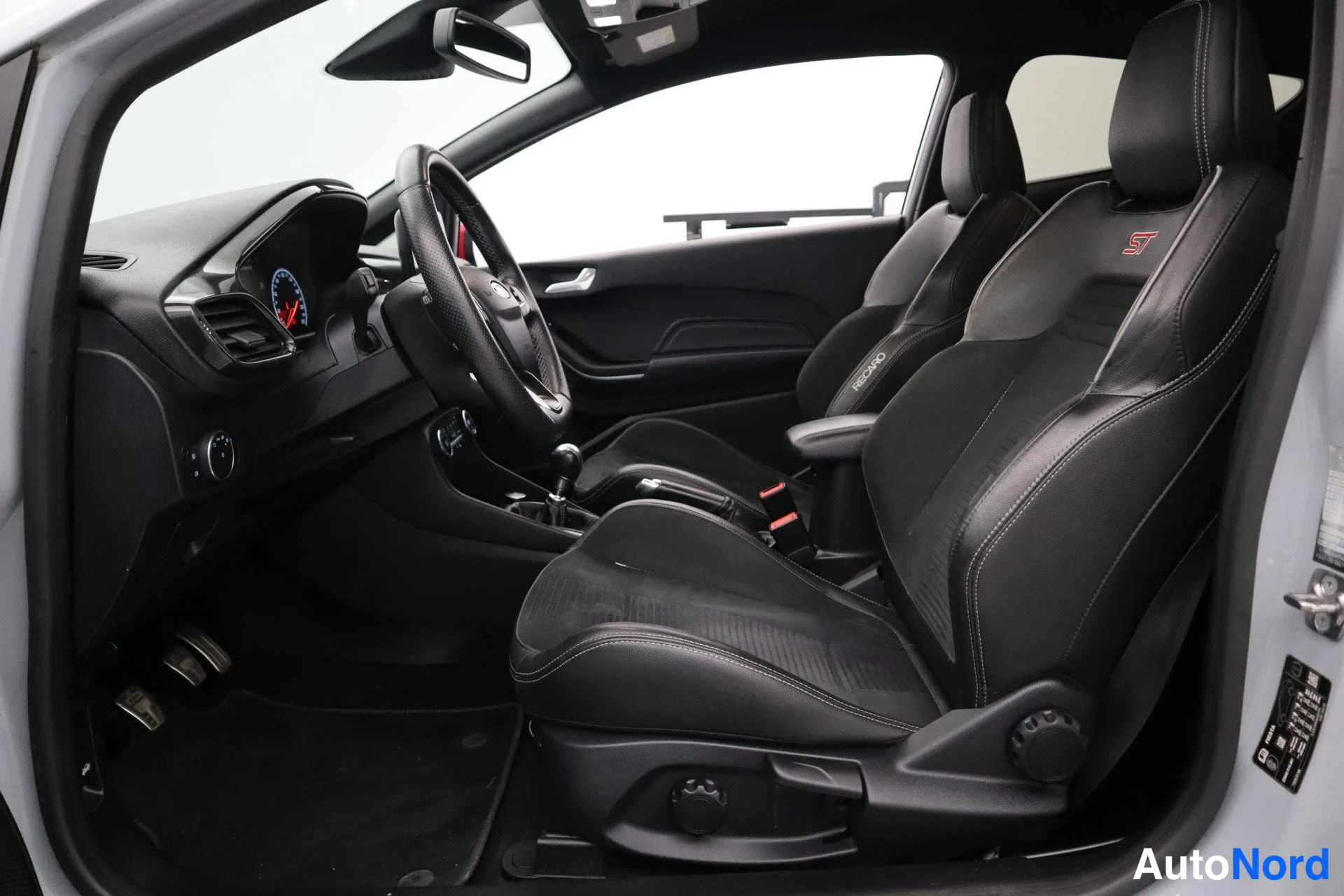 Harmaa Ford Fiesta 2019, kuva 14