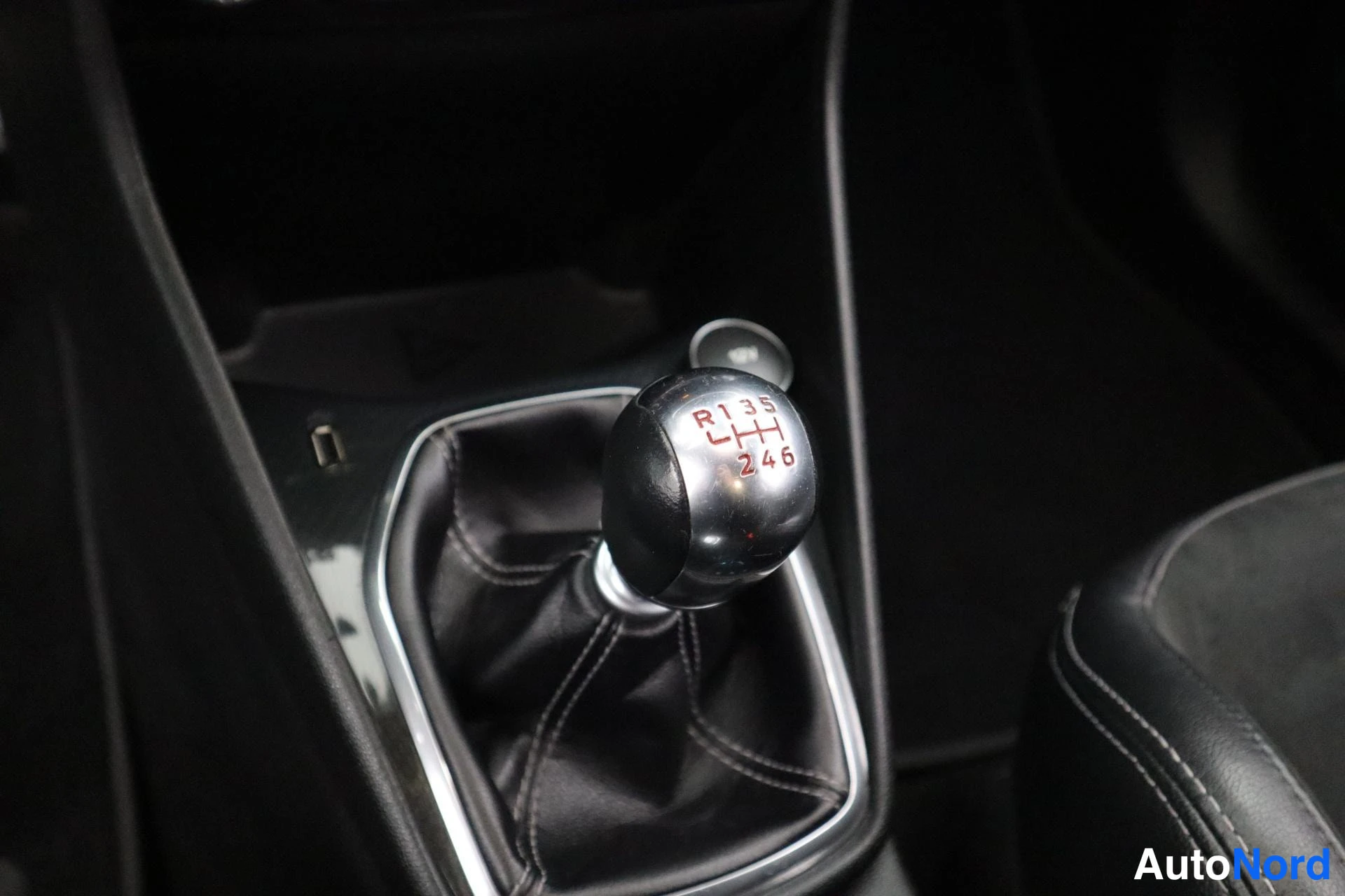Harmaa Ford Fiesta 2019, kuva 32