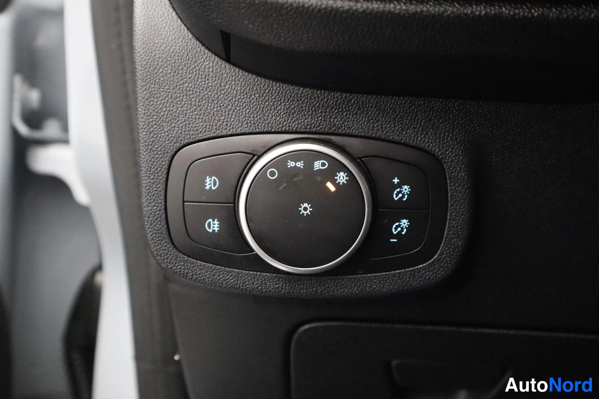 Harmaa Ford Fiesta 2019, kuva 34