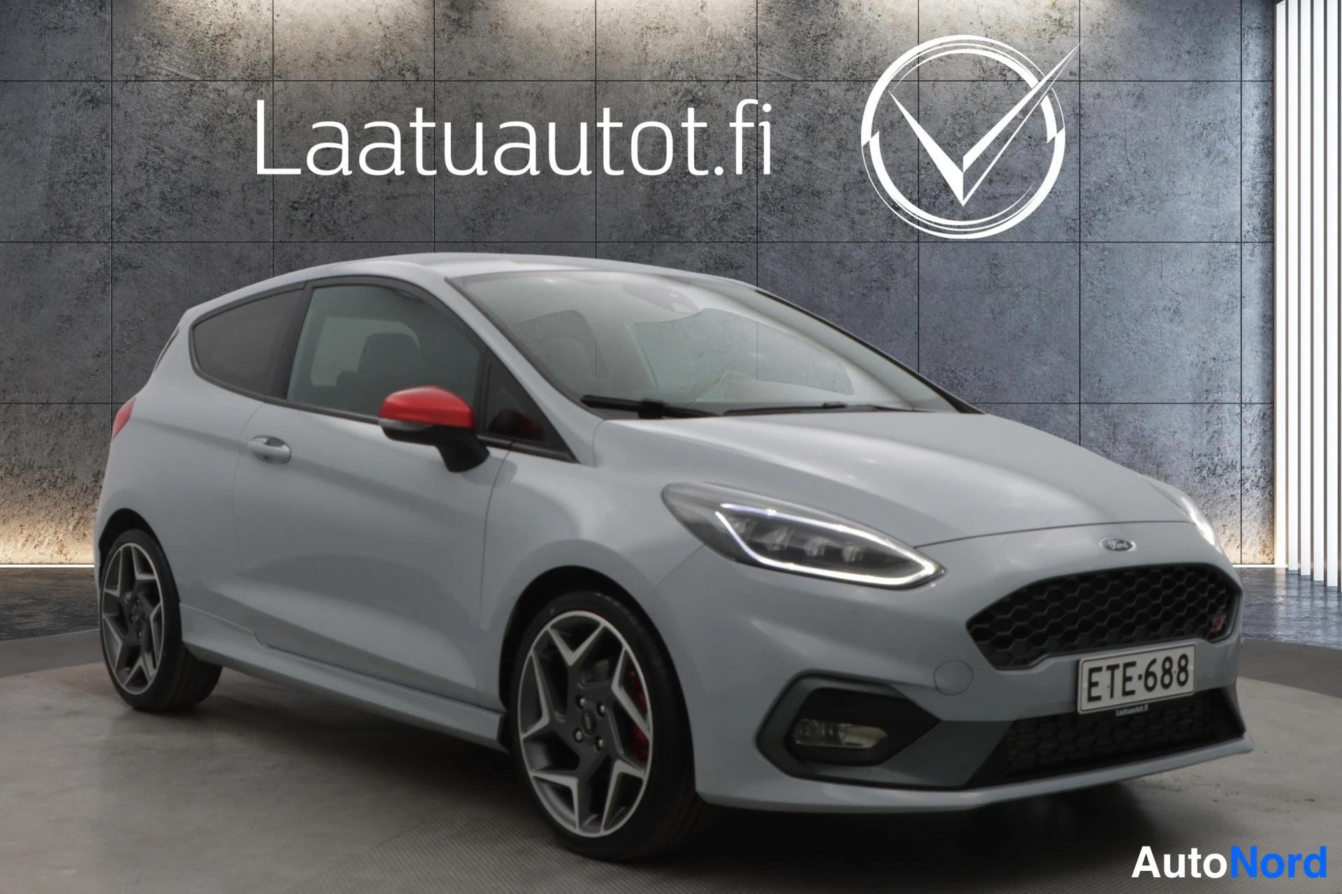 Harmaa Ford Fiesta 2019, etuviisto, keula oikealle, kuva 4