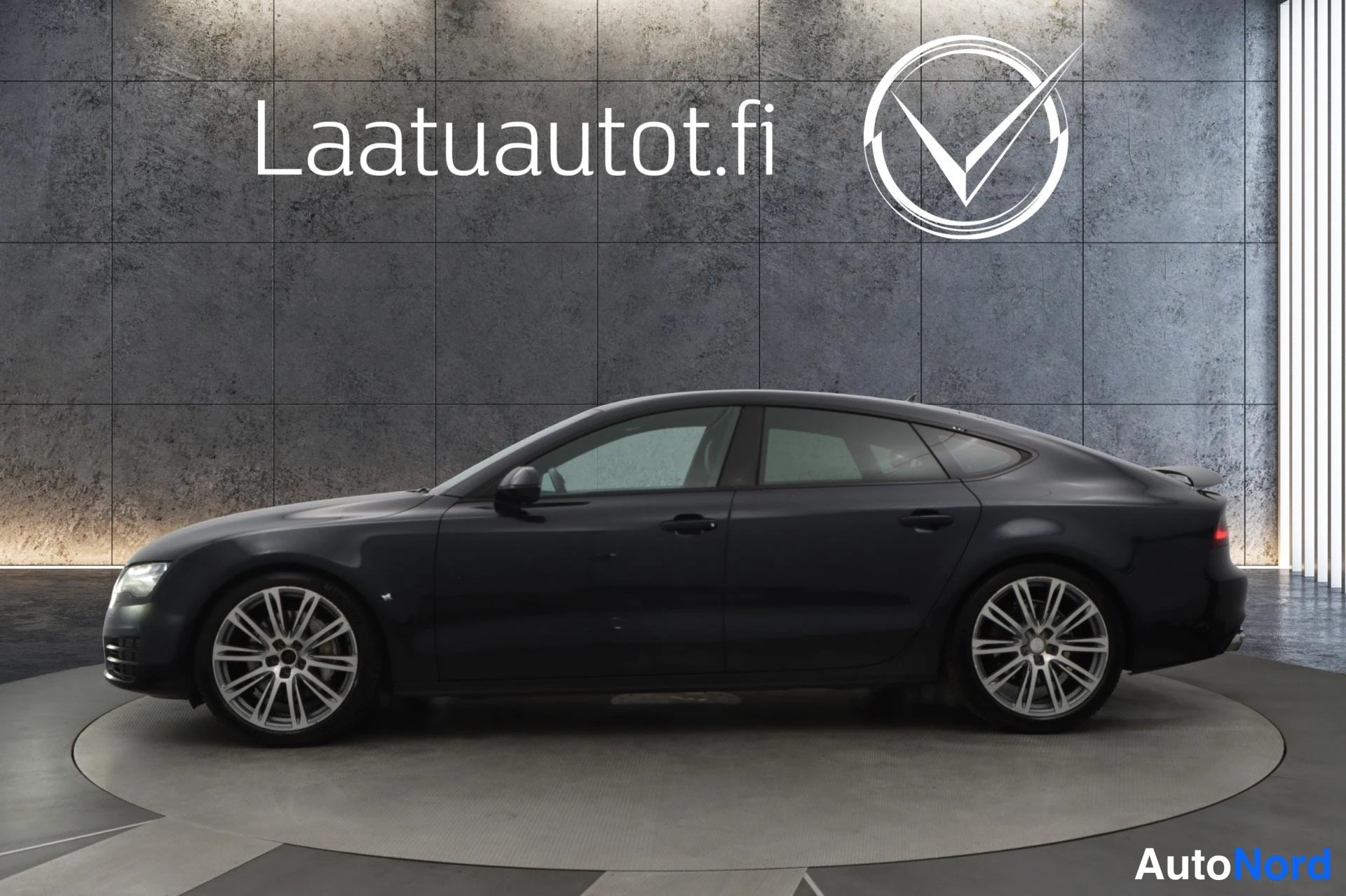 Sininen Audi A7 2011, etuviisto, keula vasemmalle, kuva 2