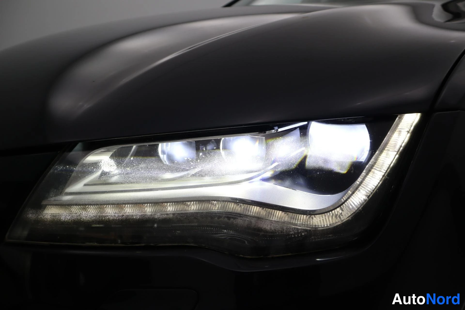 Sininen Audi A7 2011, edestä, kuva 5