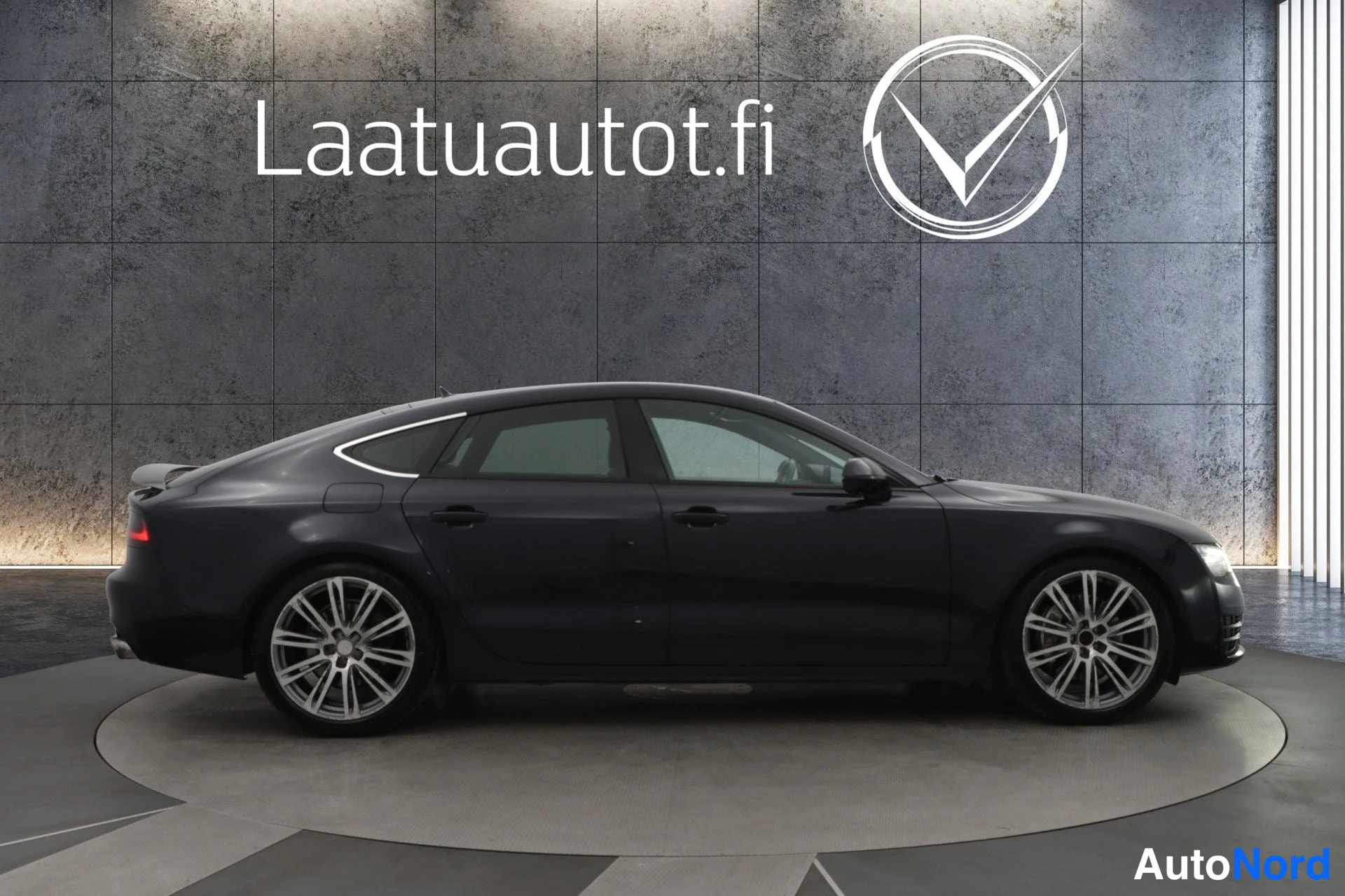 Sininen Audi A7 2011, etuviisto, keula oikealle, kuva 3