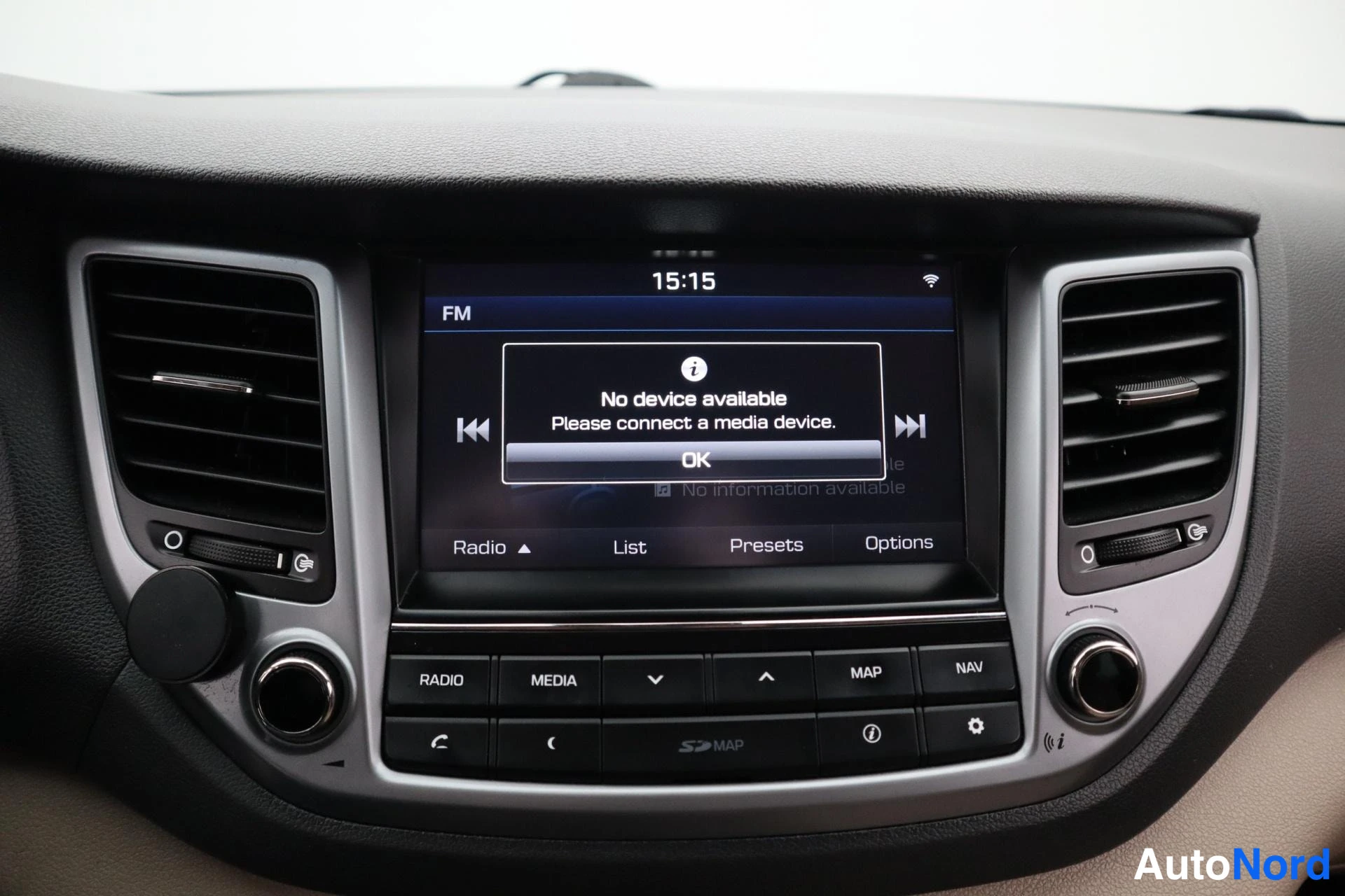 Beige Hyundai Tucson 2016, kuva 15