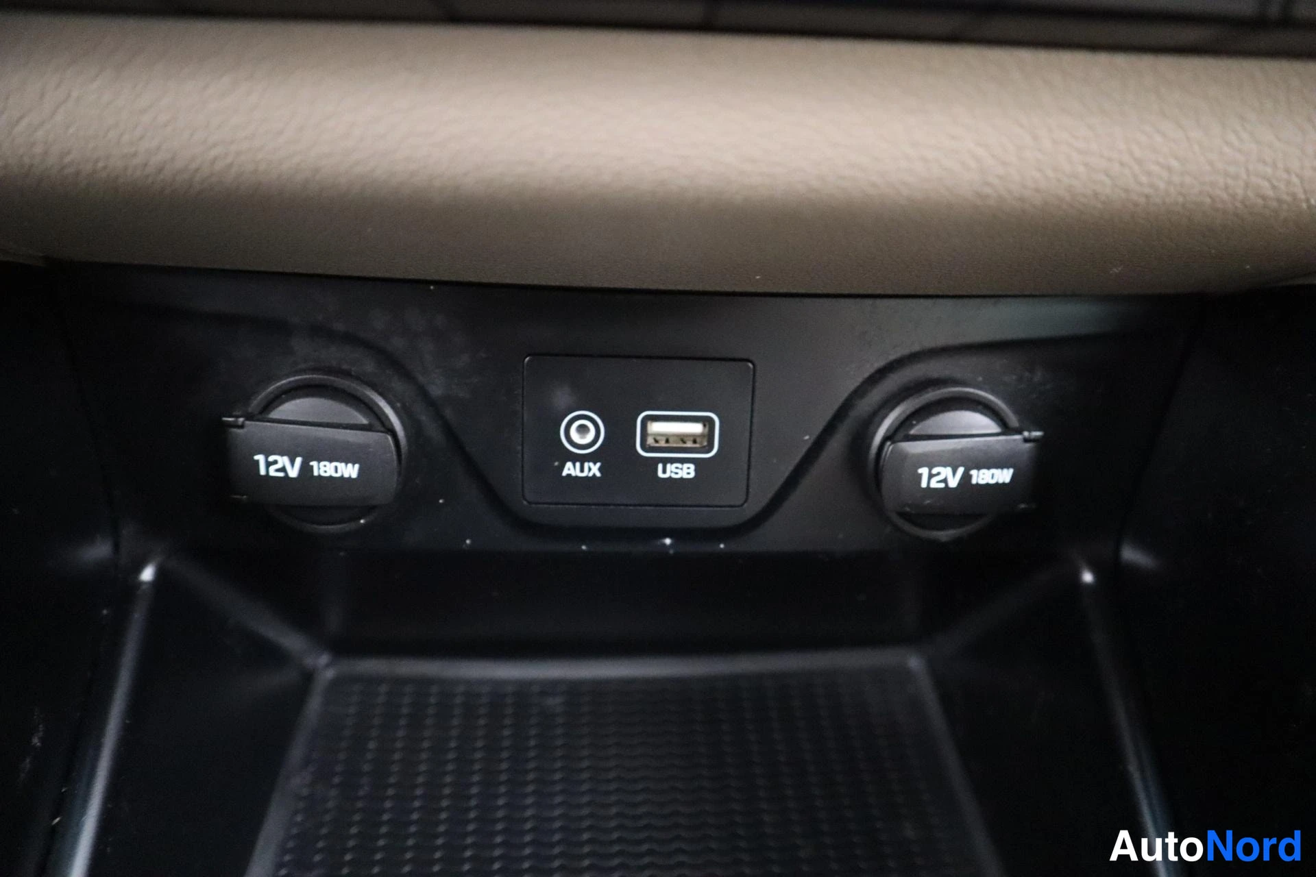 Beige Hyundai Tucson 2016, kuva 16