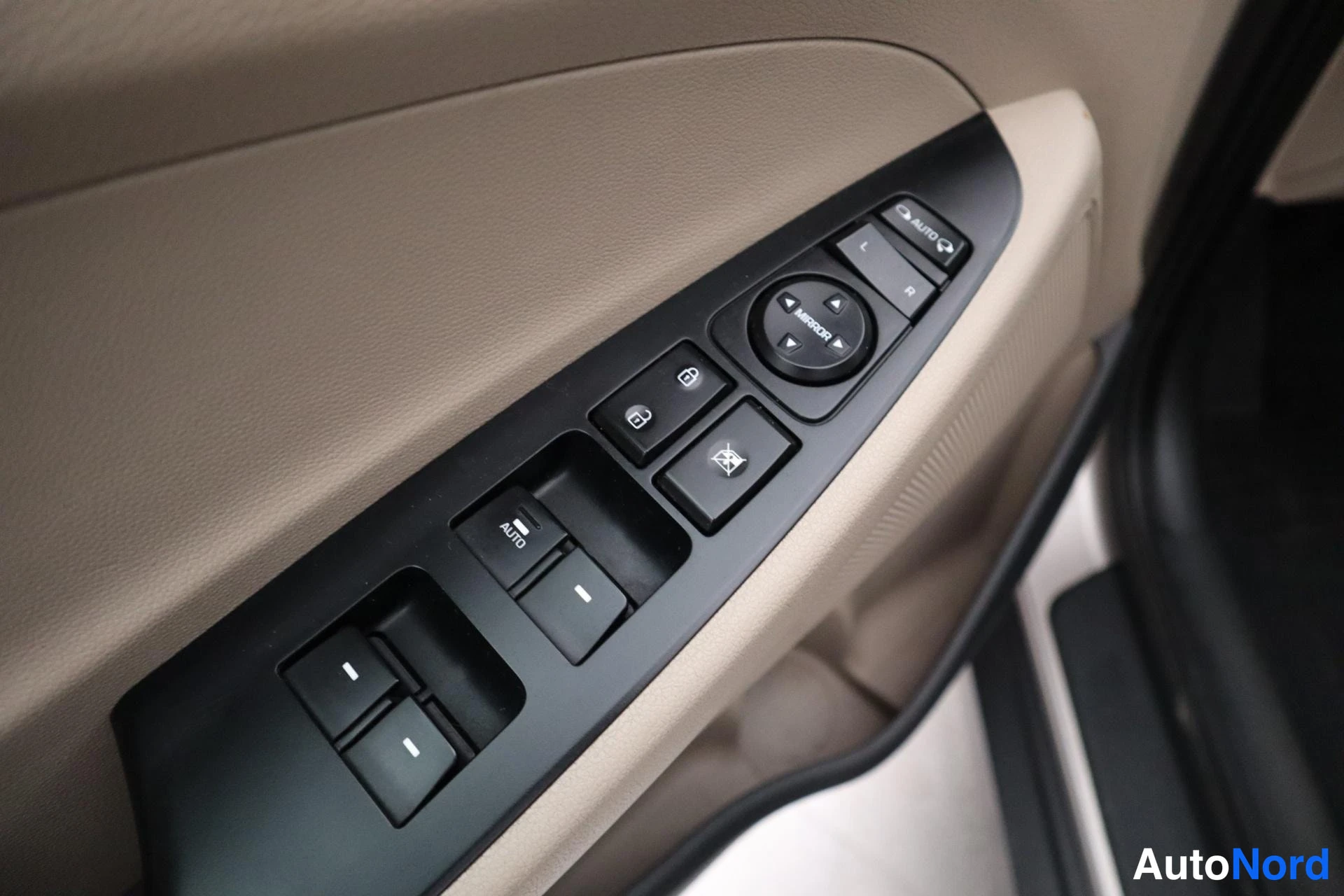Beige Hyundai Tucson 2016, kuva 18