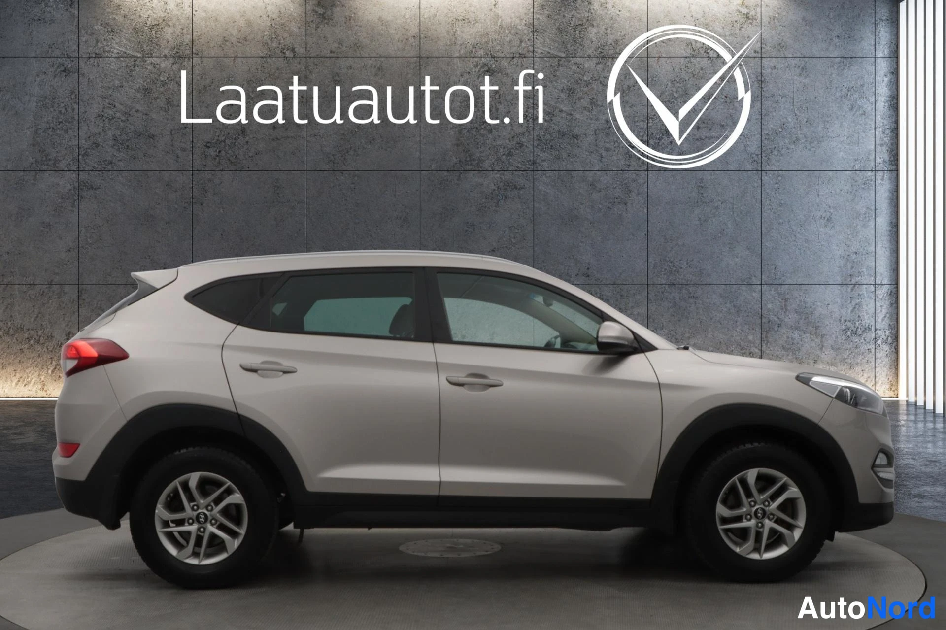 Beige Hyundai Tucson 2016, takaviisto, kuva 2