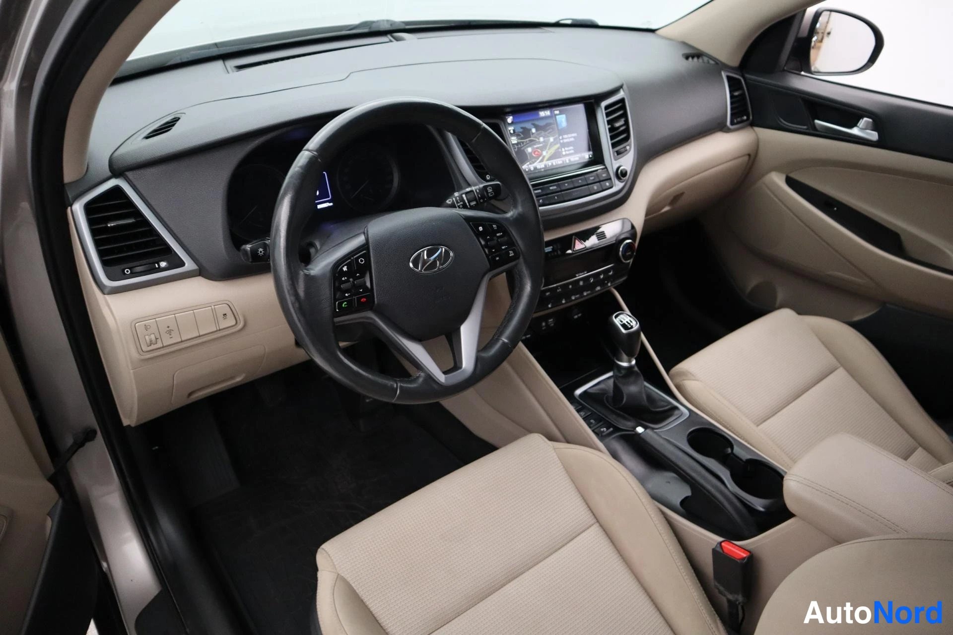 Beige Hyundai Tucson 2016, kuva 26
