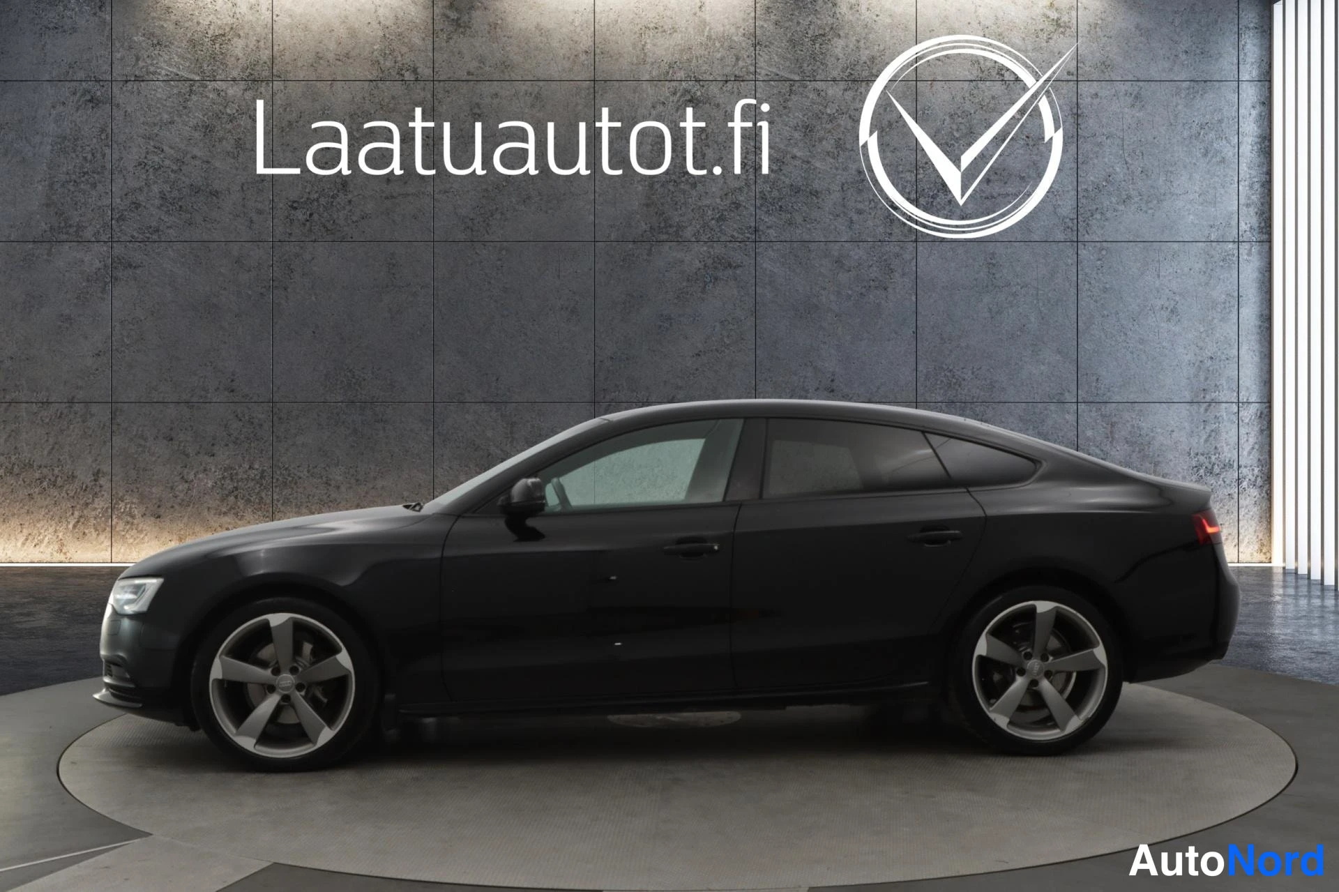 Musta Audi A5 2013, takaviisto, kuva 2
