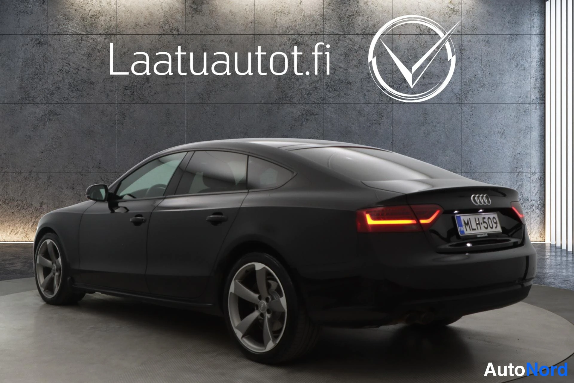 Musta Audi A5 2013, takaviisto, kuva 3