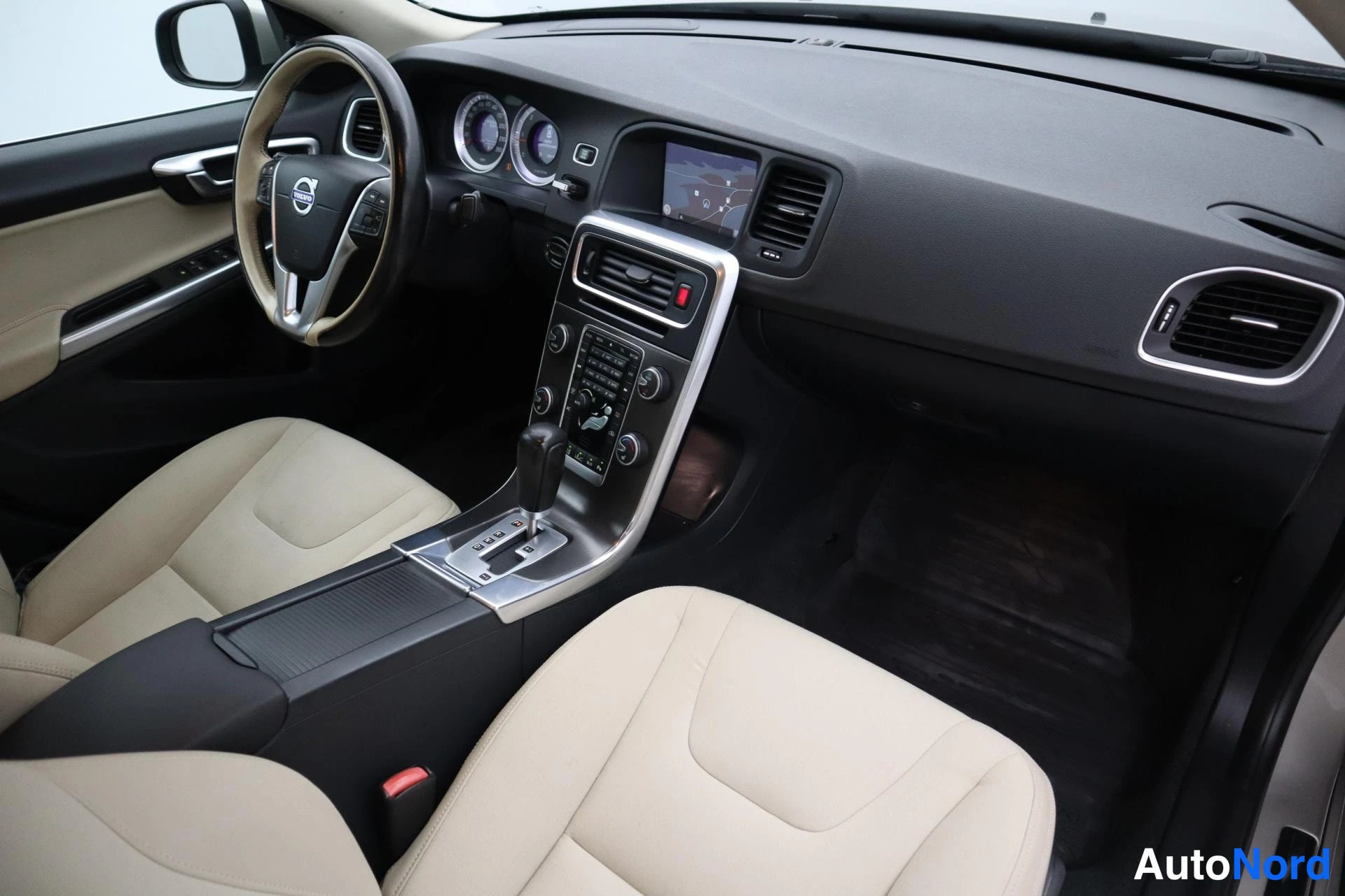 Beige Volvo S60 2012, kuva 13