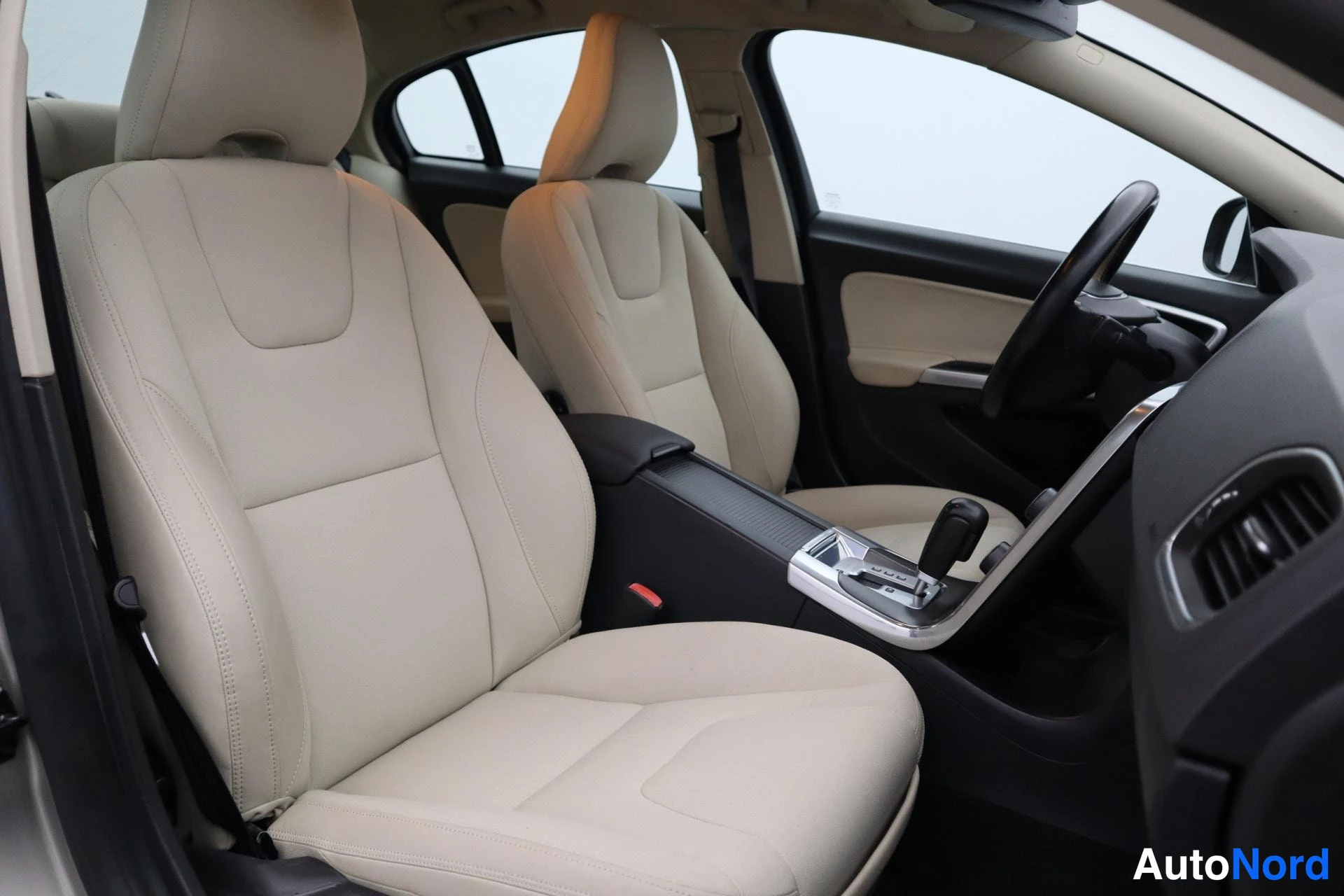Beige Volvo S60 2012, kuva 14