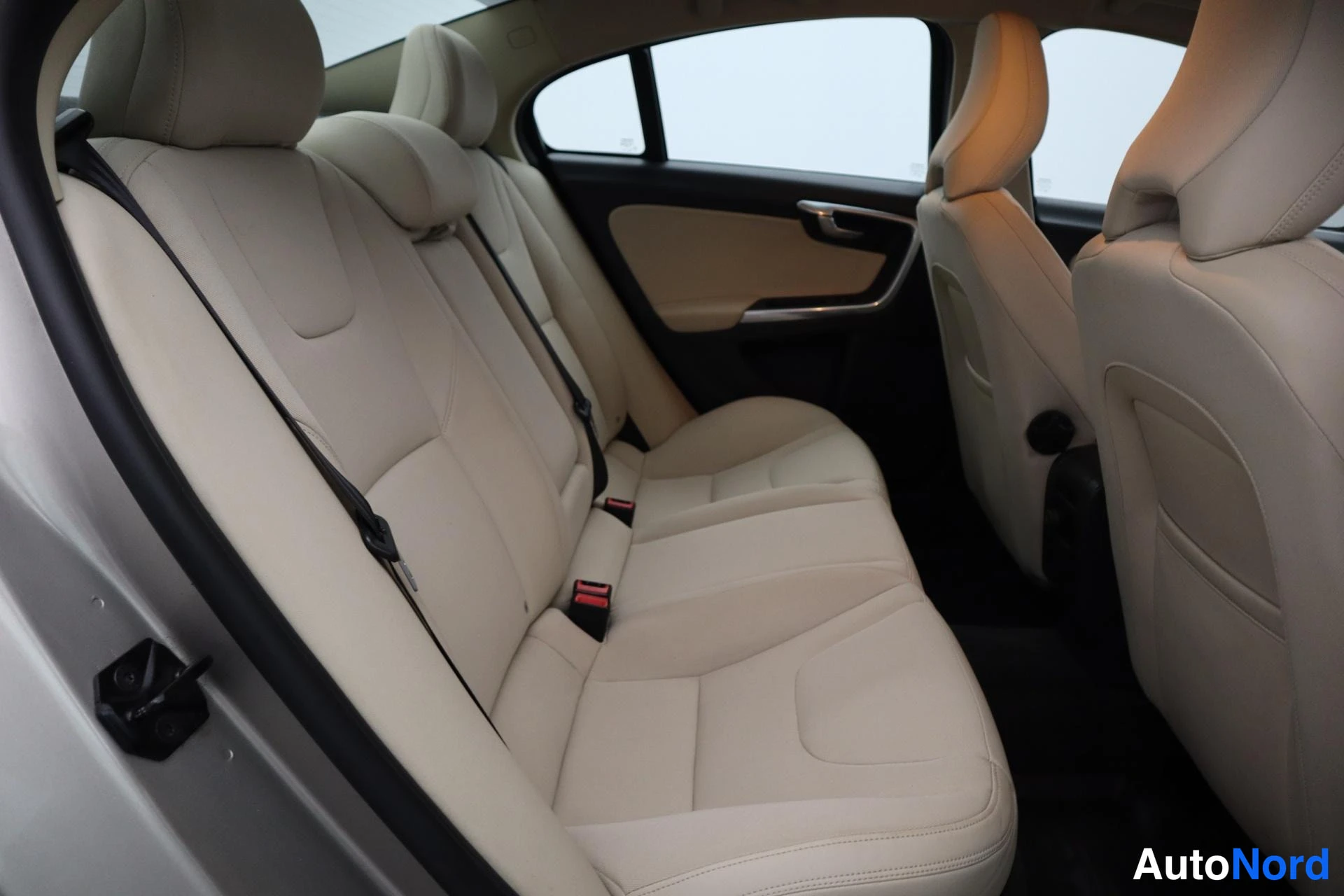 Beige Volvo S60 2012, kuva 15