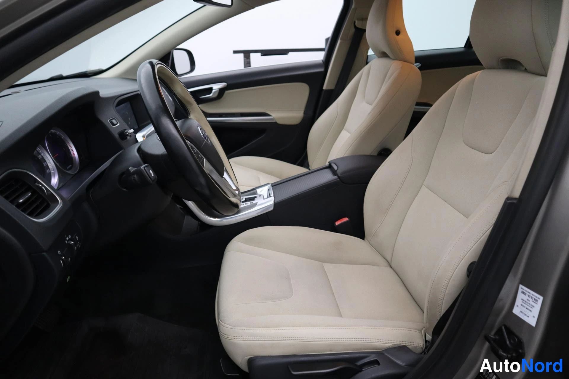 Beige Volvo S60 2012, kuva 12