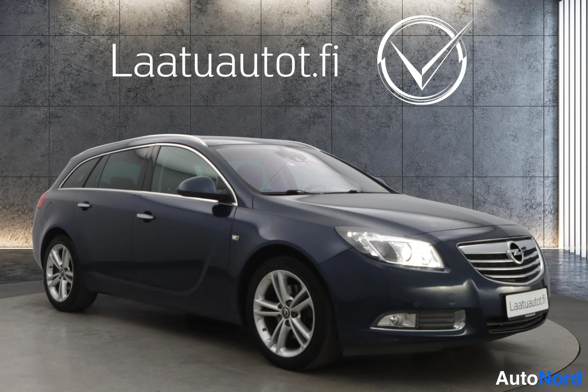 Sininen Opel Insignia 2011, etuviisto, keula oikealle, kuva 3