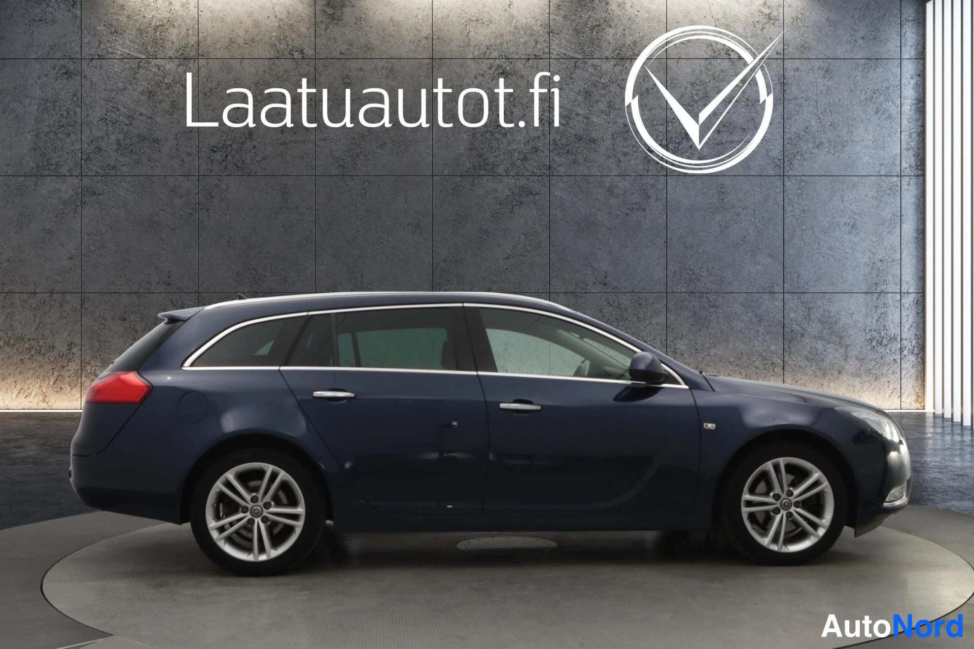 Sininen Opel Insignia 2011, sivulta, kuva 4