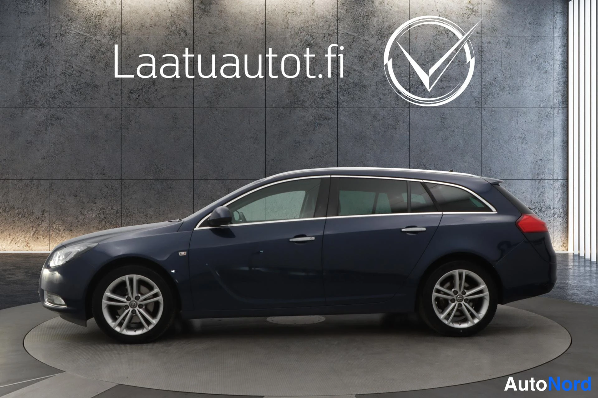 Sininen Opel Insignia 2011, etuviisto, keula vasemmalle, kuva 2