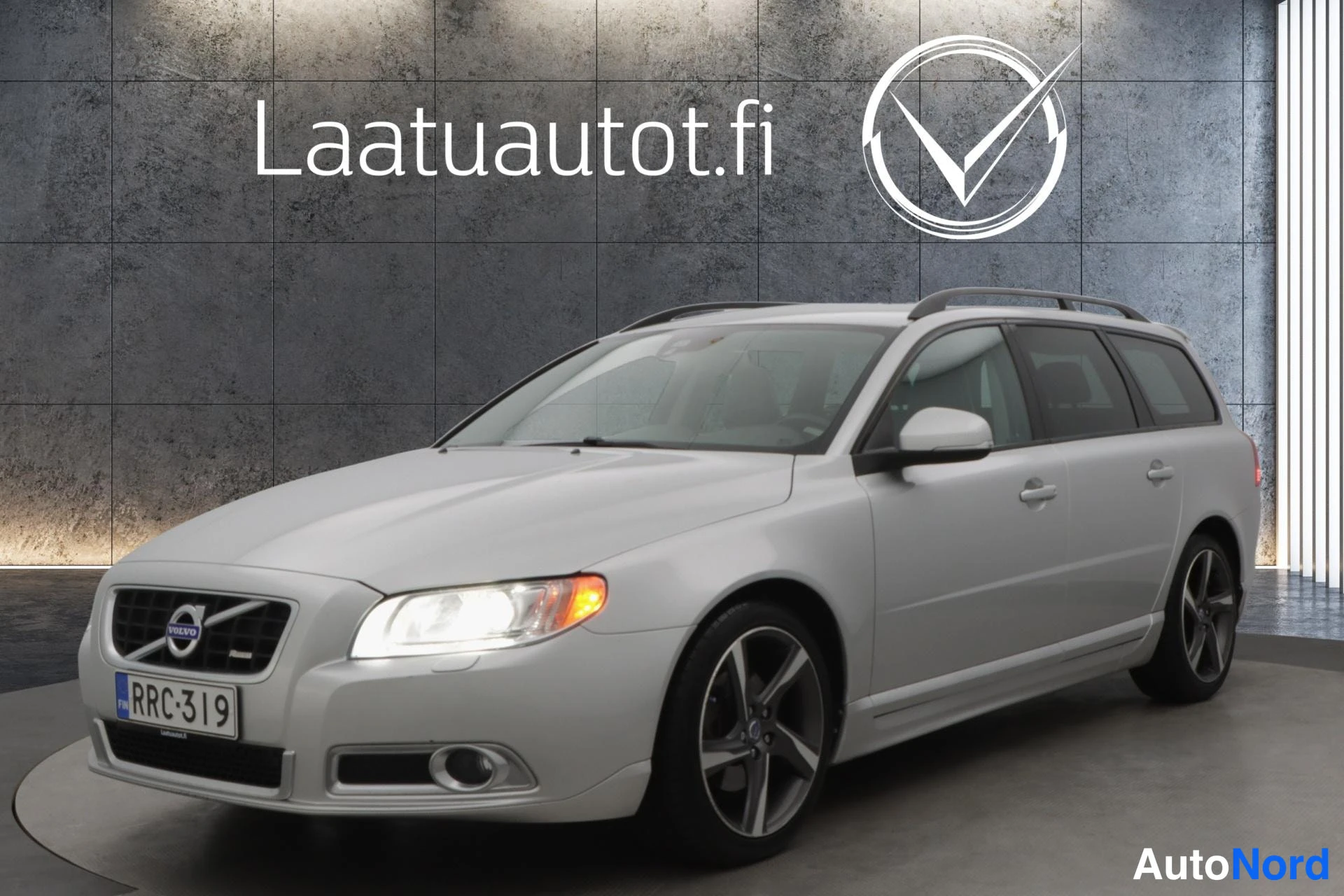 Harmaa Volvo V70 2013, kuva 30