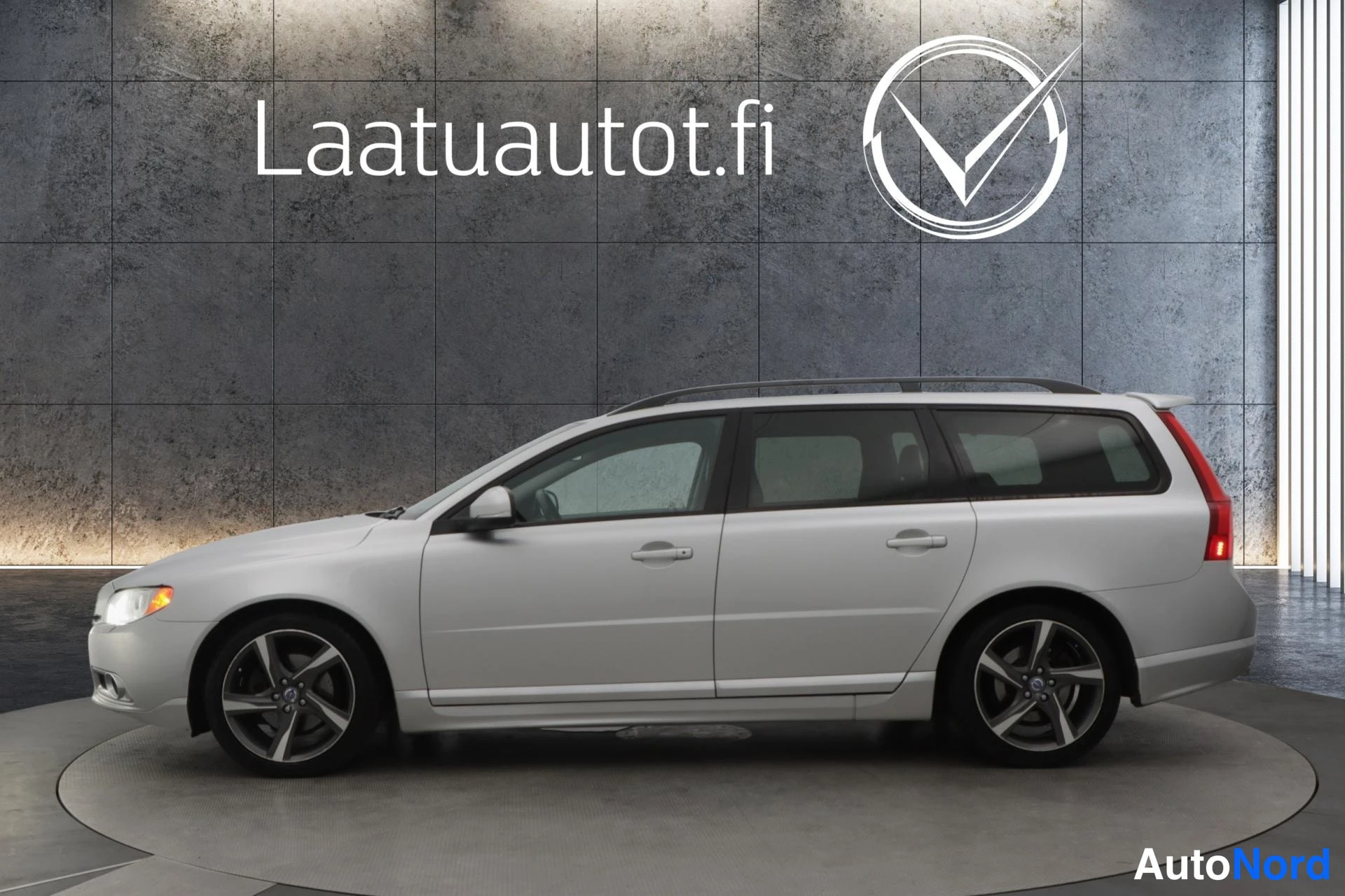 Harmaa Volvo V70 2013, kuva 31