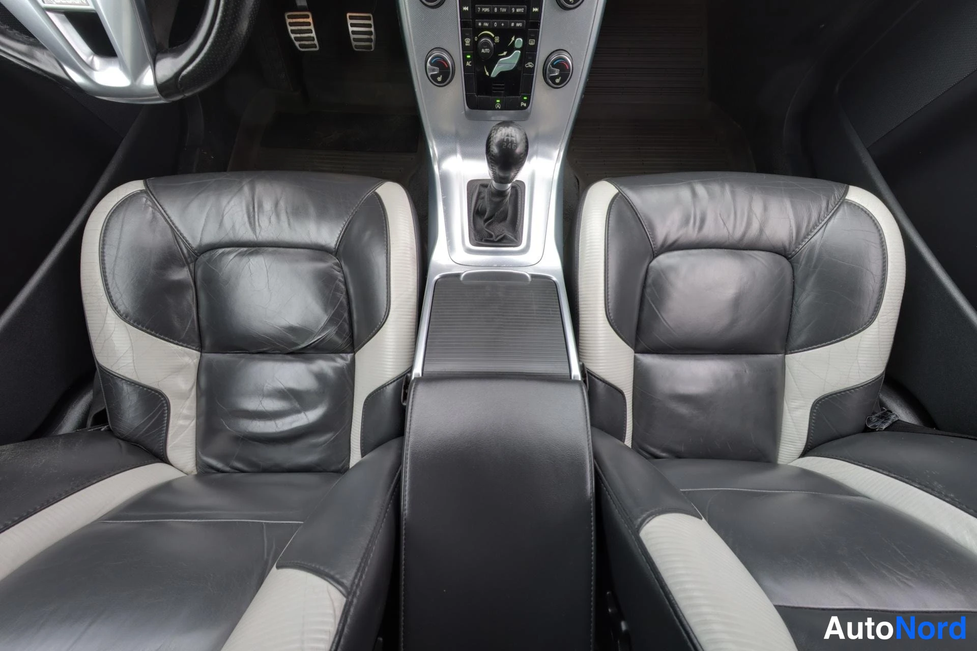 Harmaa Volvo V70 2013, kuva 15