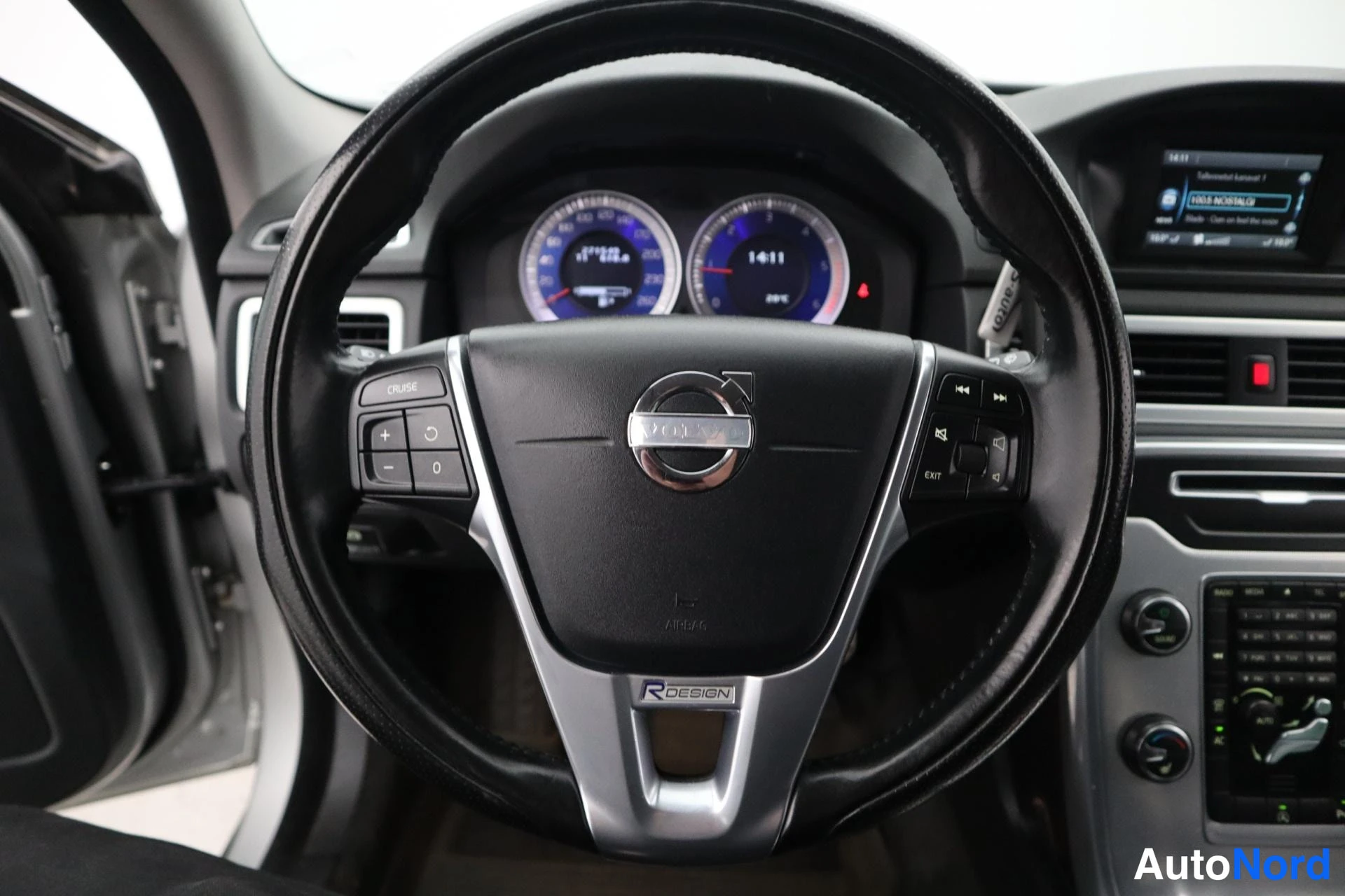 Harmaa Volvo V70 2013, kuva 16