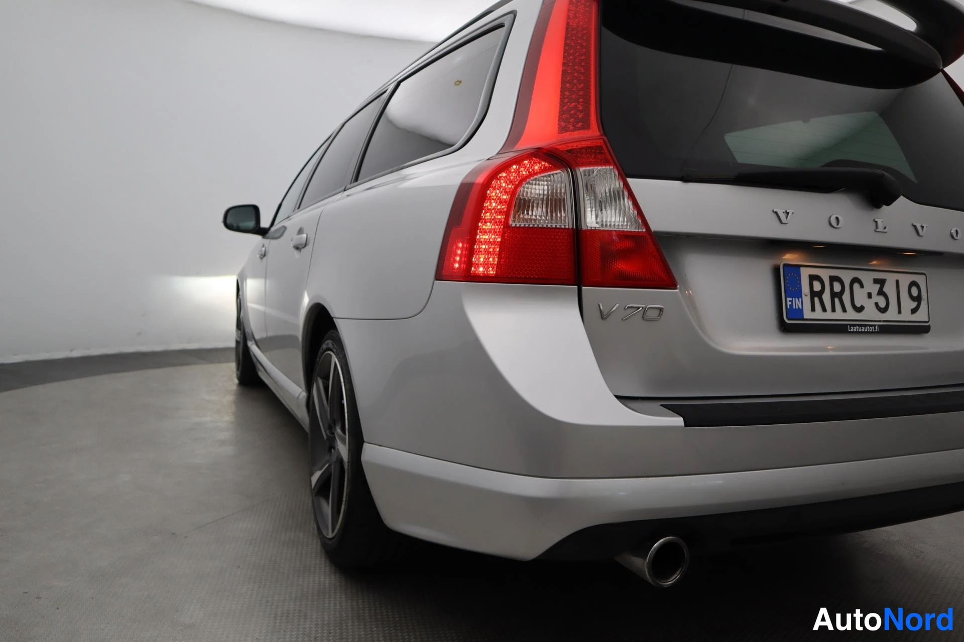 Harmaa Volvo V70 2013, takaviisto, kuva 7
