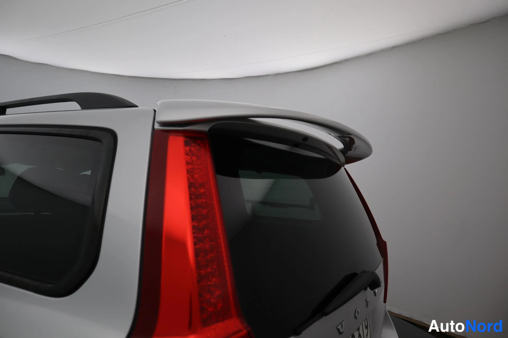 Harmaa Volvo V70 2013, takaa, kuva 9