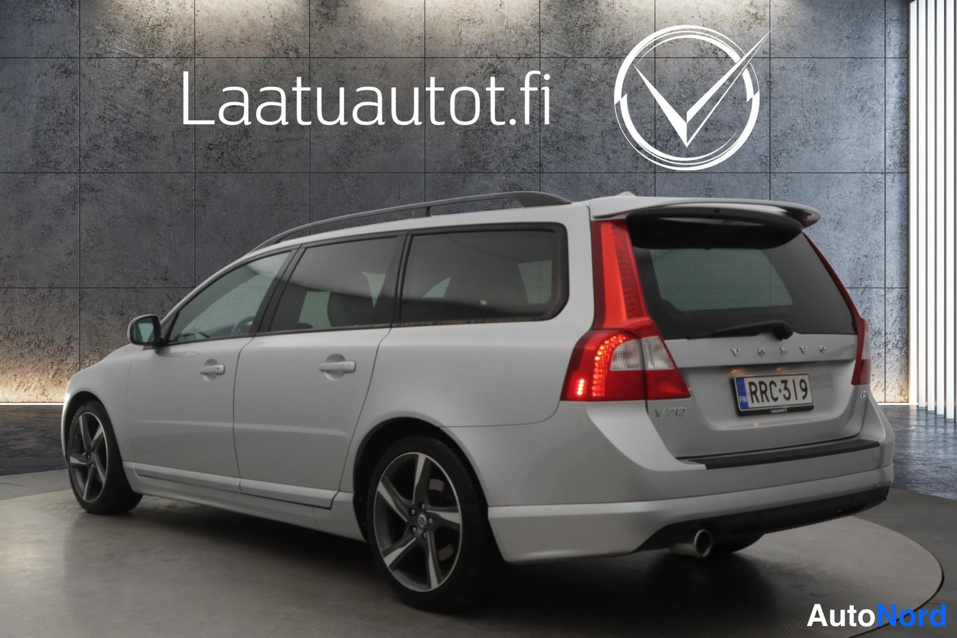 Harmaa Volvo V70 2013, kuva 32