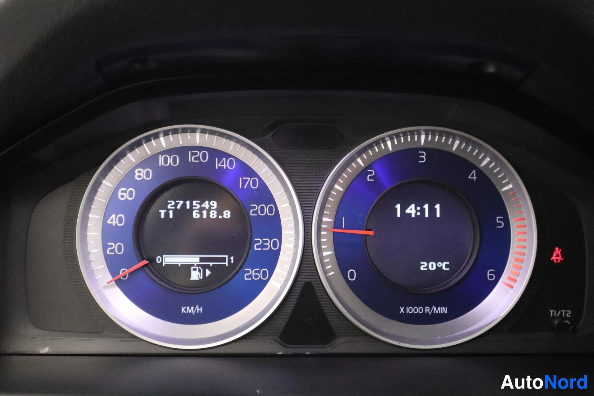 Harmaa Volvo V70 2013, yksityiskohta, kuva 10