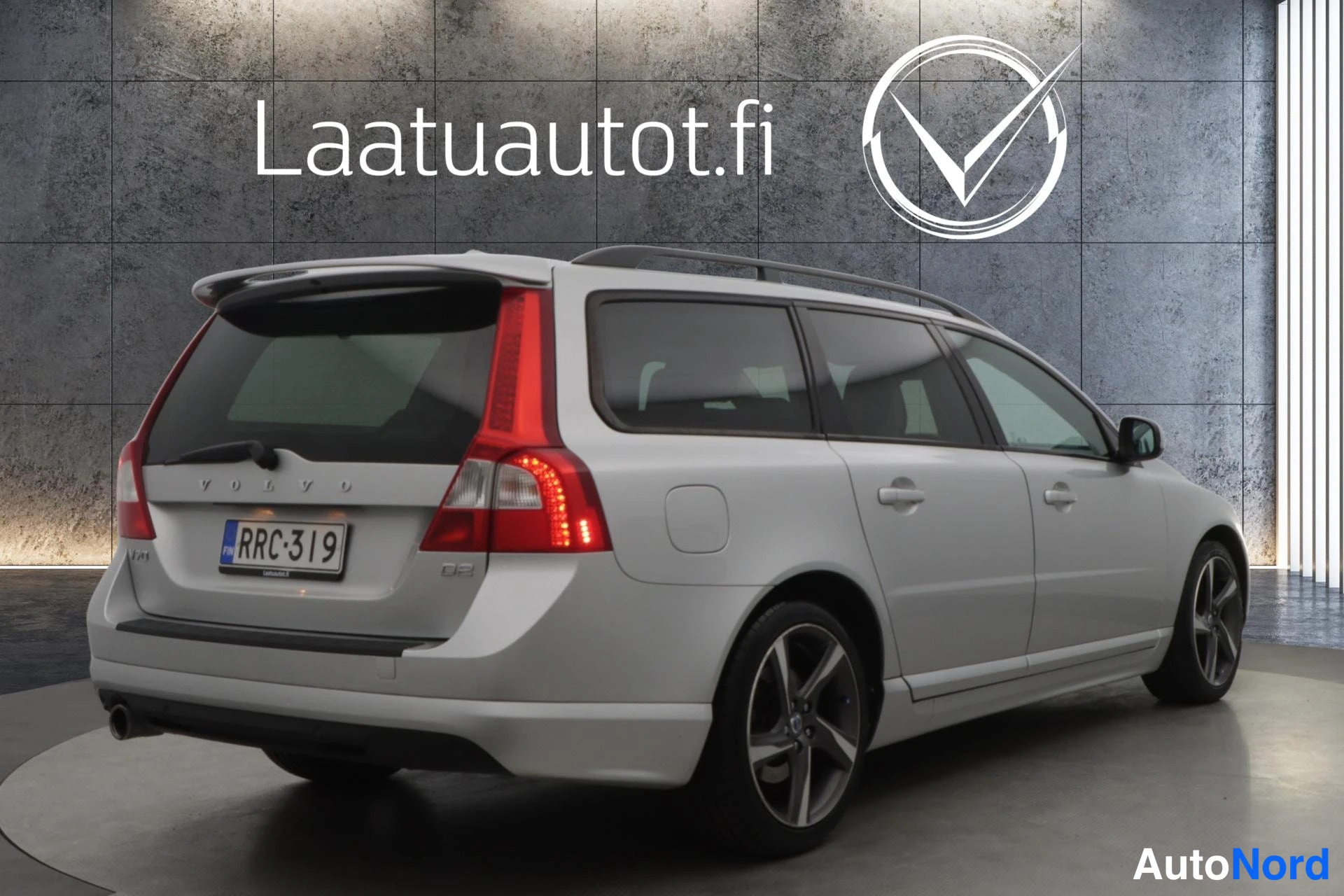 Harmaa Volvo V70 2013, kuva 33