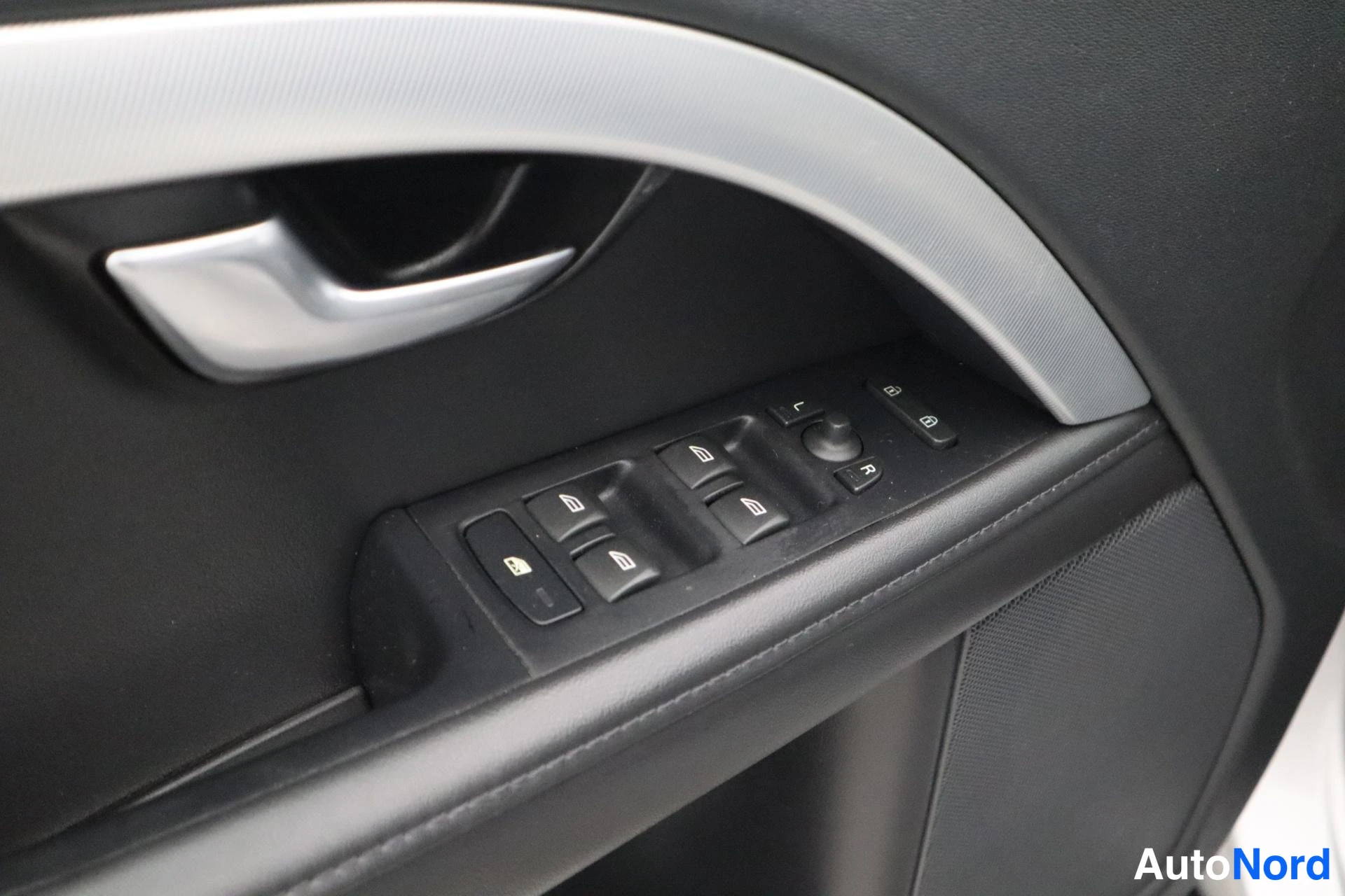 Harmaa Volvo V70 2013, kuva 28