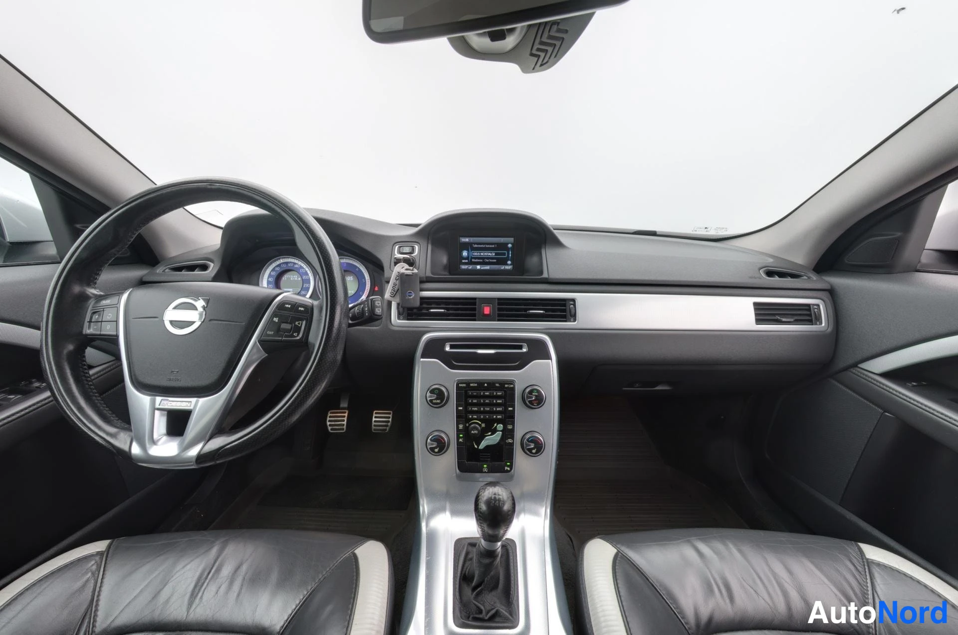 Harmaa Volvo V70 2013, kuva 34