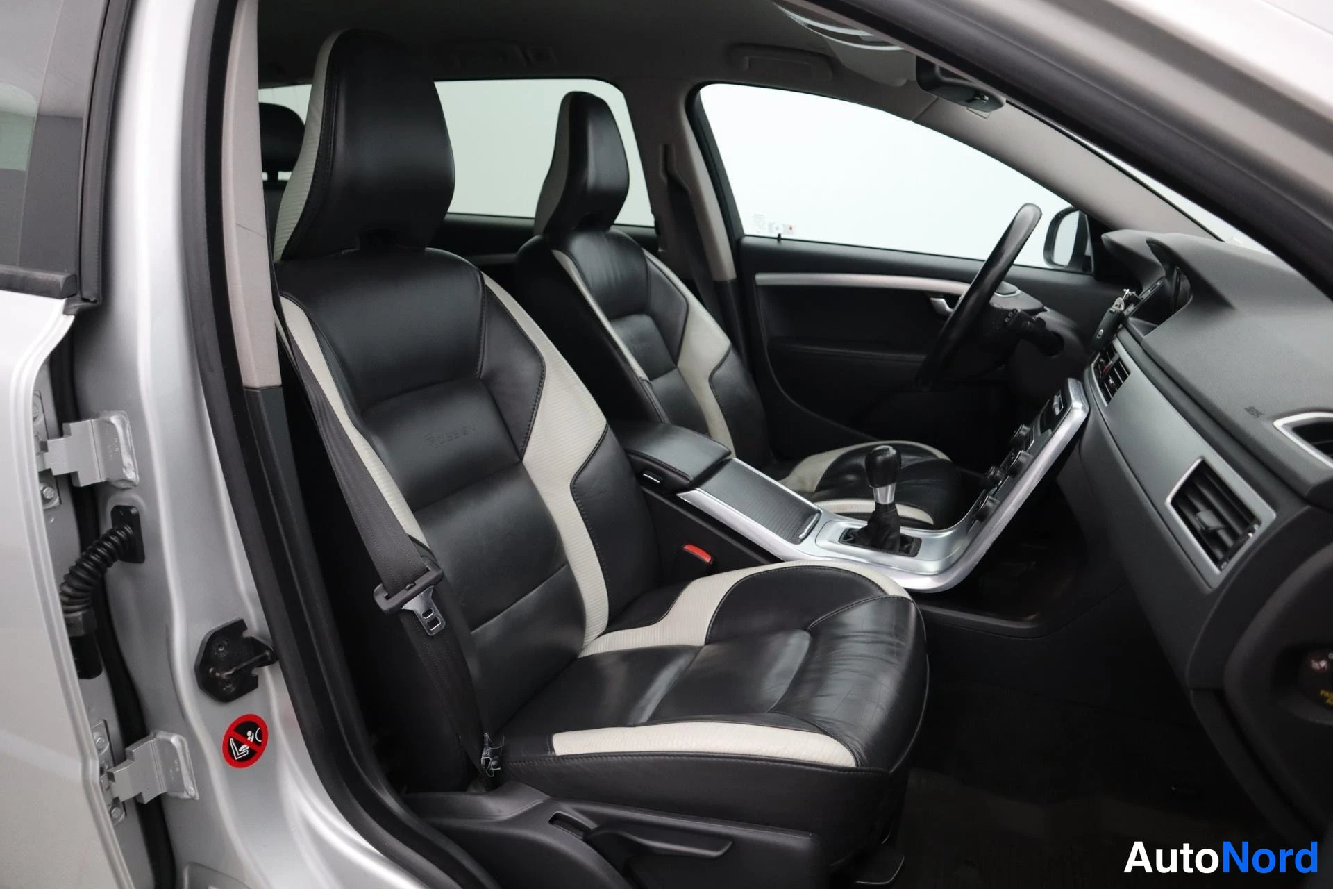 Harmaa Volvo V70 2013, kuva 11