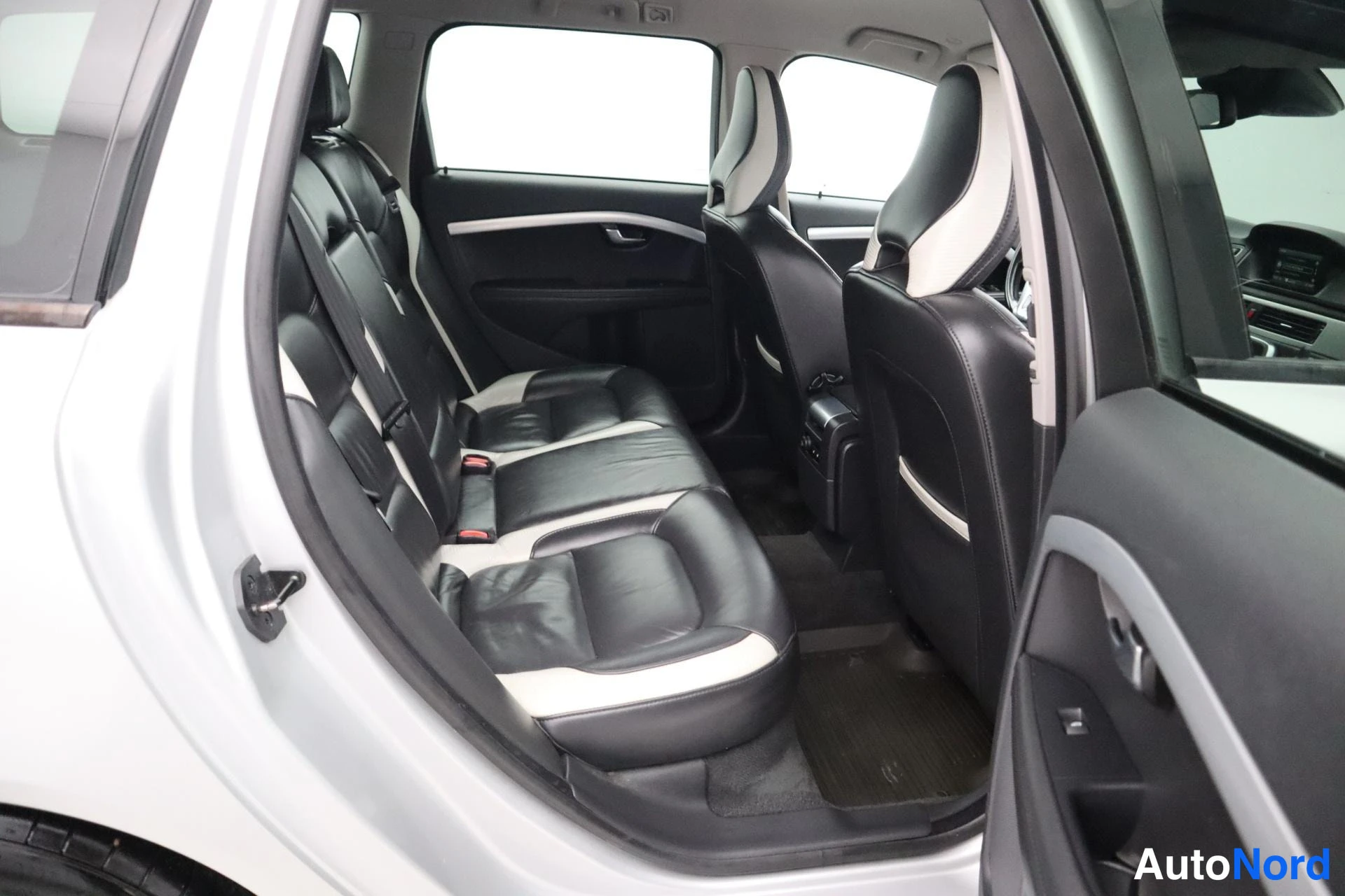 Harmaa Volvo V70 2013, kuva 13