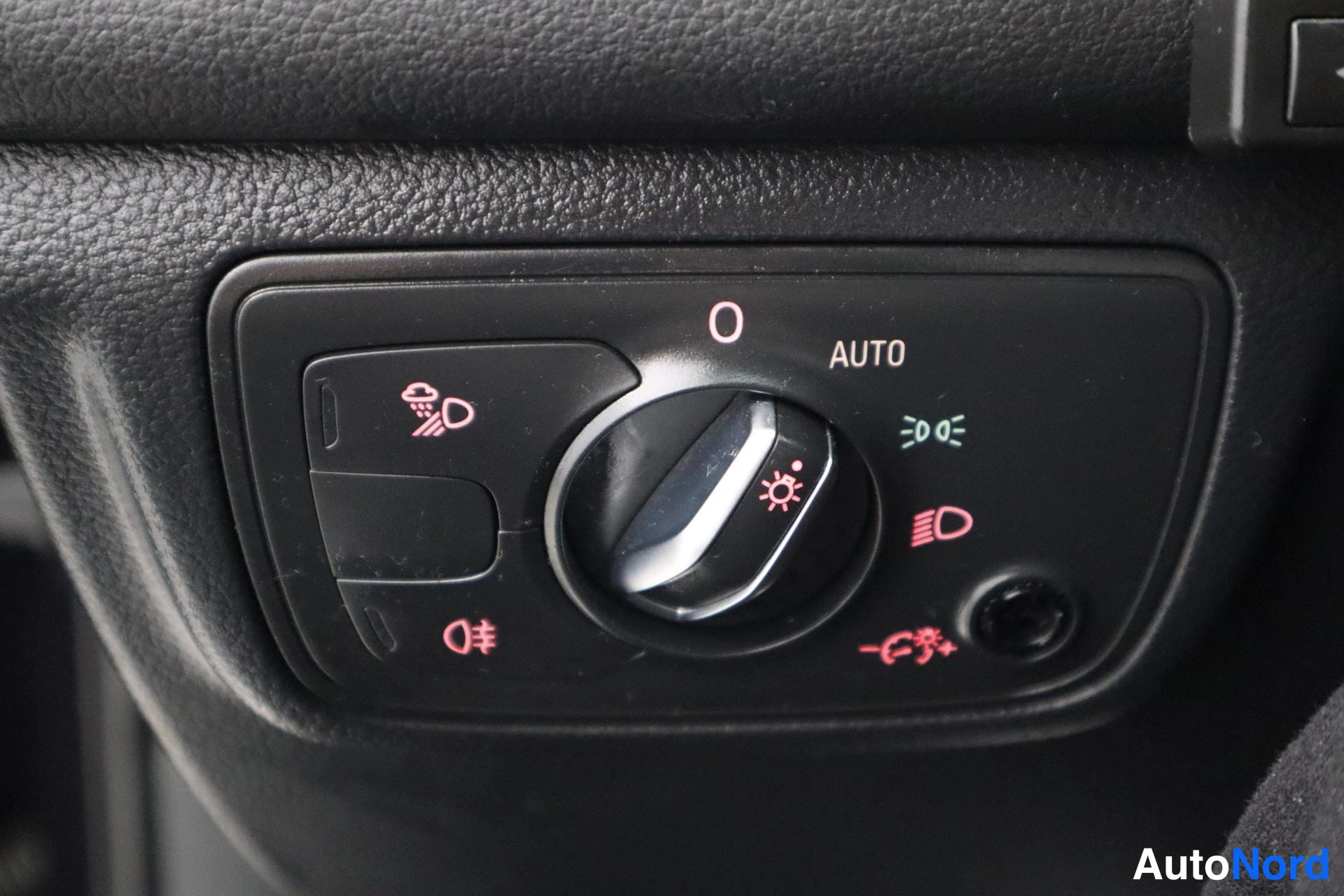 Sininen Audi A6 2015, kuva 12