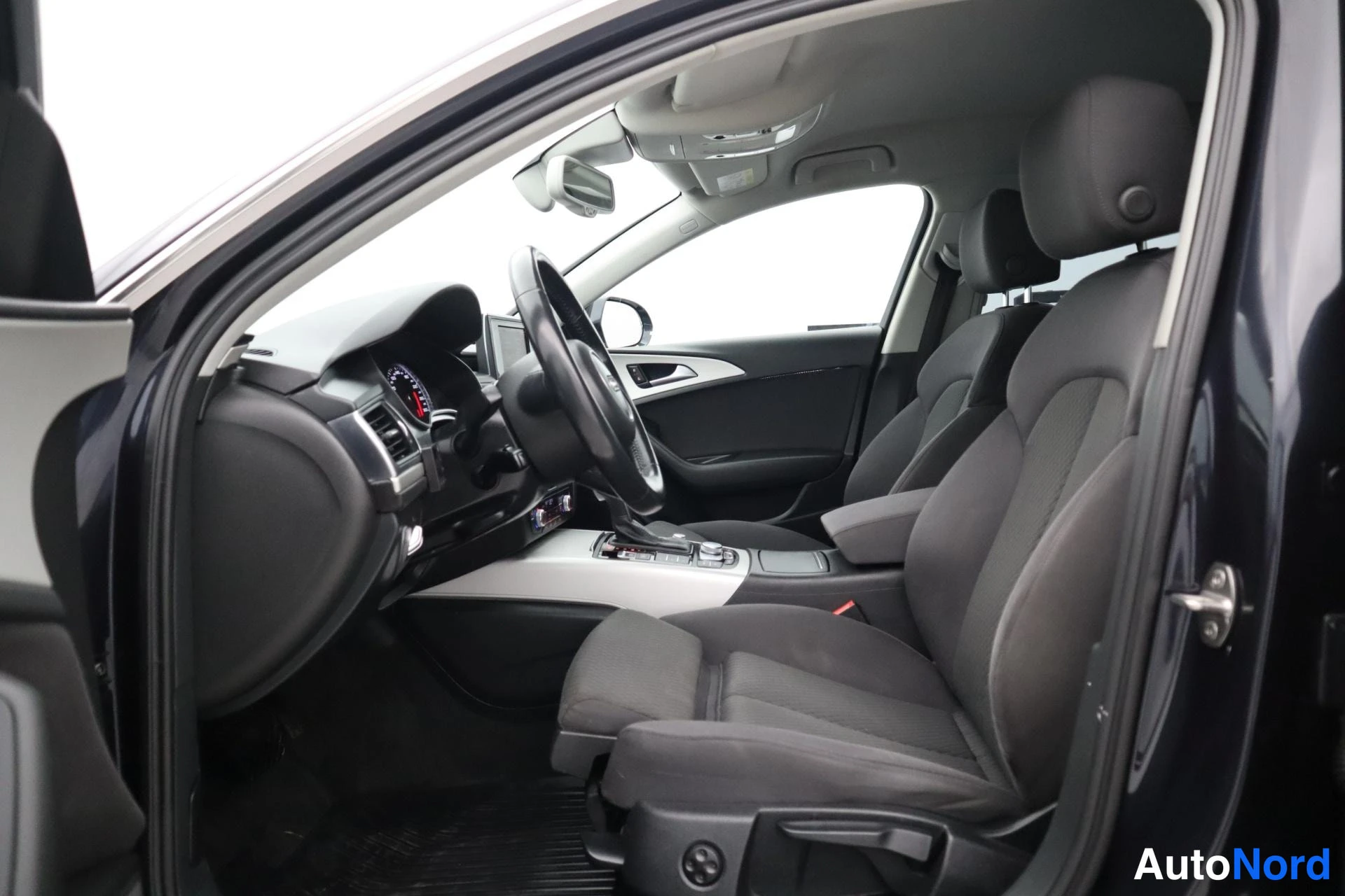 Sininen Audi A6 2015, kuva 5