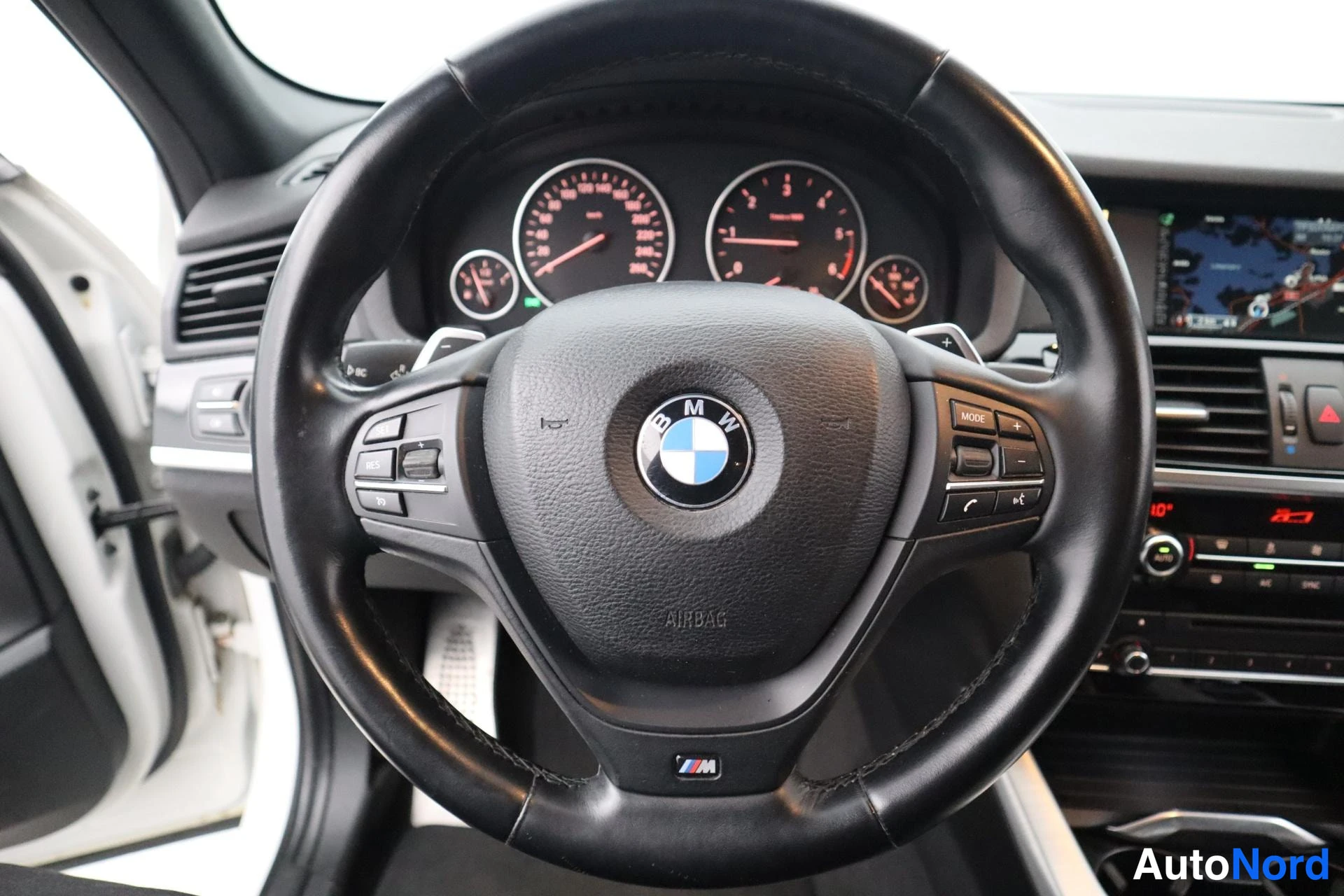 Valkoinen BMW X4 2014, kuva 17