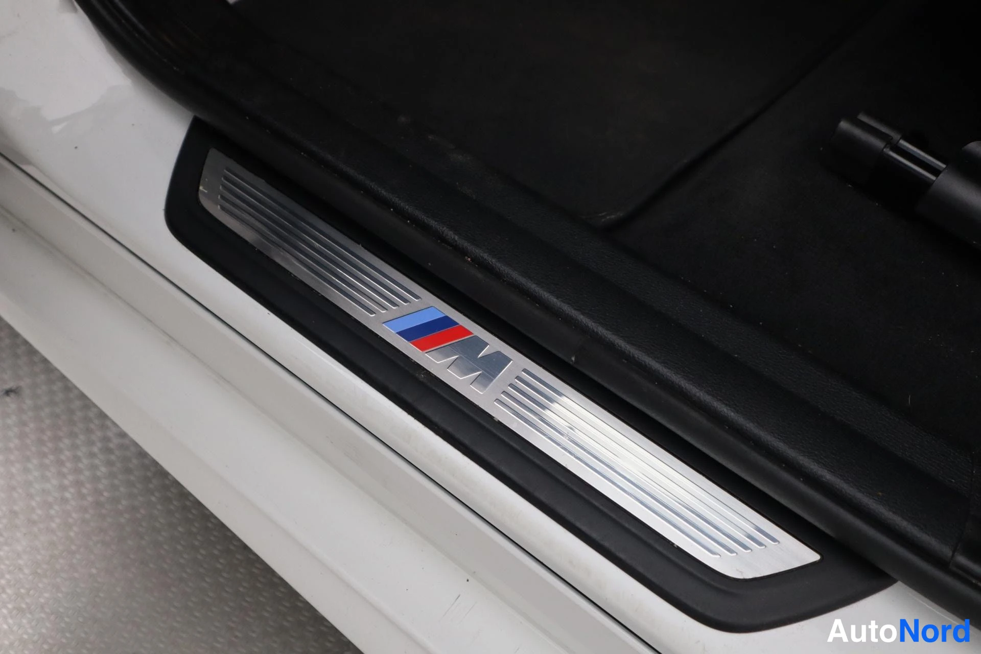 Valkoinen BMW X4 2014, kuva 28