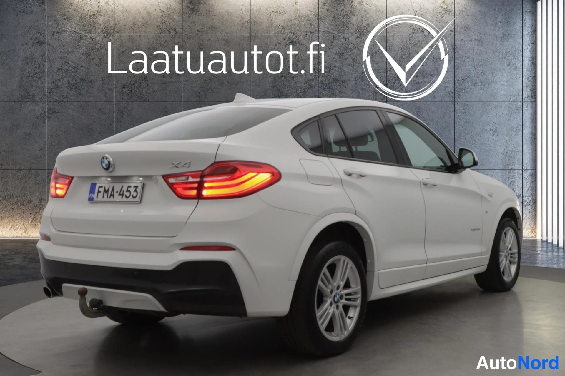 Valkoinen BMW X4 2014, takaviisto, kuva 6