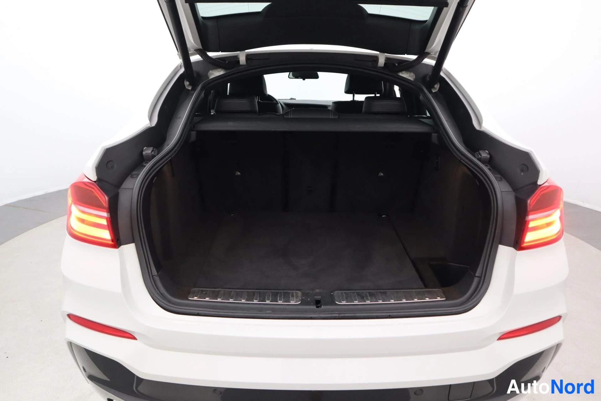Valkoinen BMW X4 2014, takaa, kuva 8