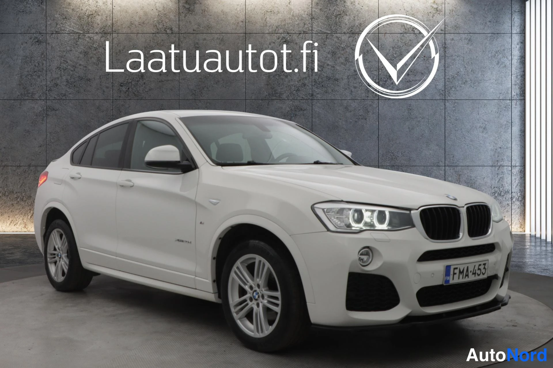 Valkoinen BMW X4 2014, etuviisto, keula oikealle, kuva 2
