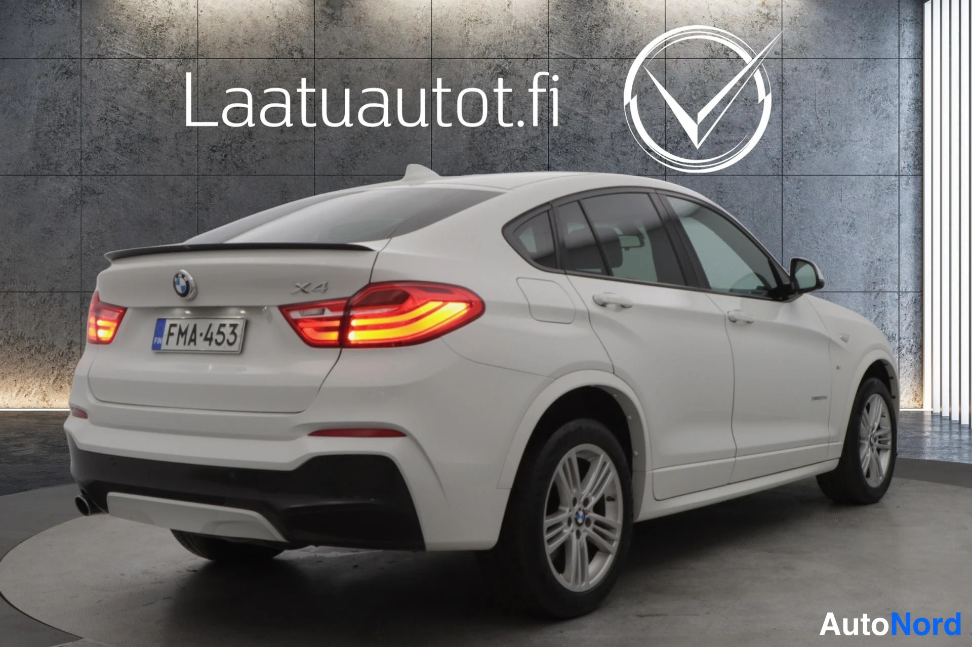 Valkoinen BMW X4 2014, takaviisto, kuva 7
